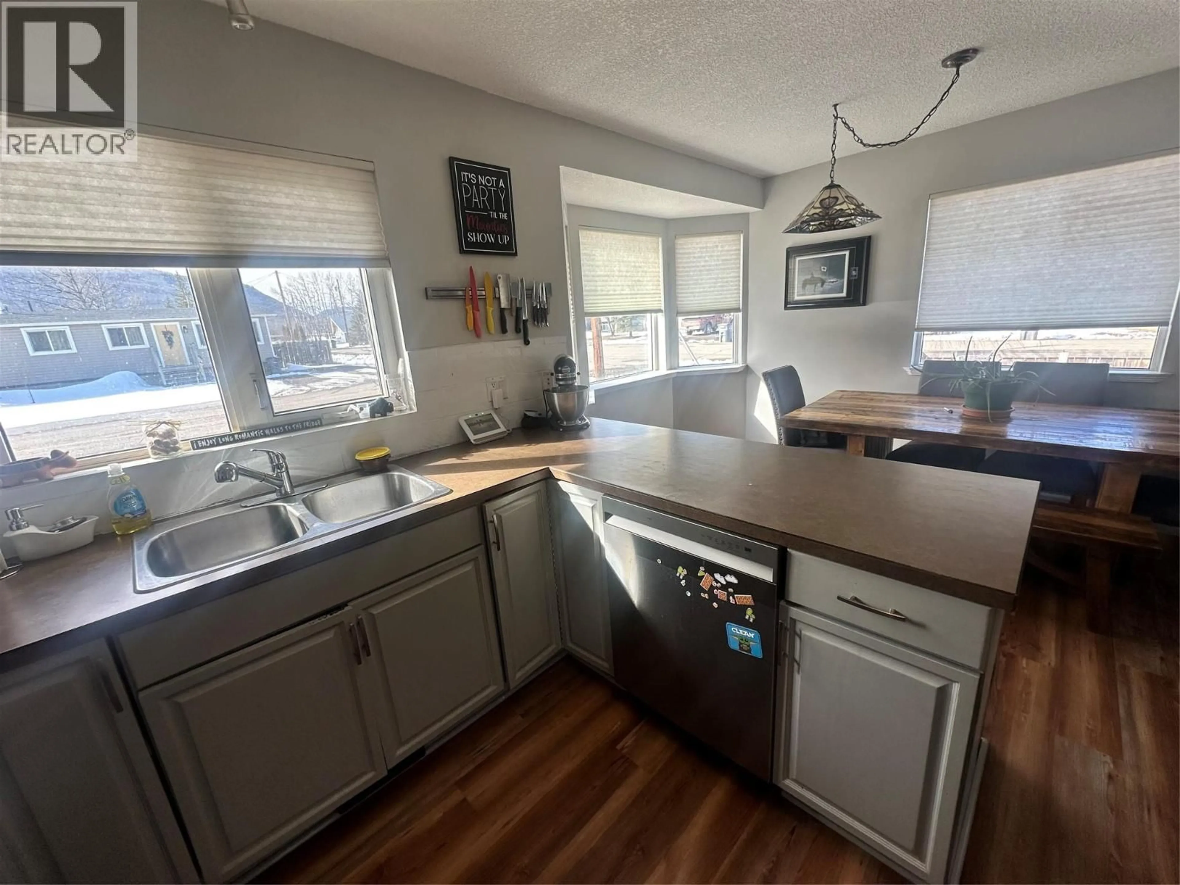 Open concept kitchen, unknown for 4112 52A PLACE NORTHEAST, Chetwynd British Columbia V0C1J0
