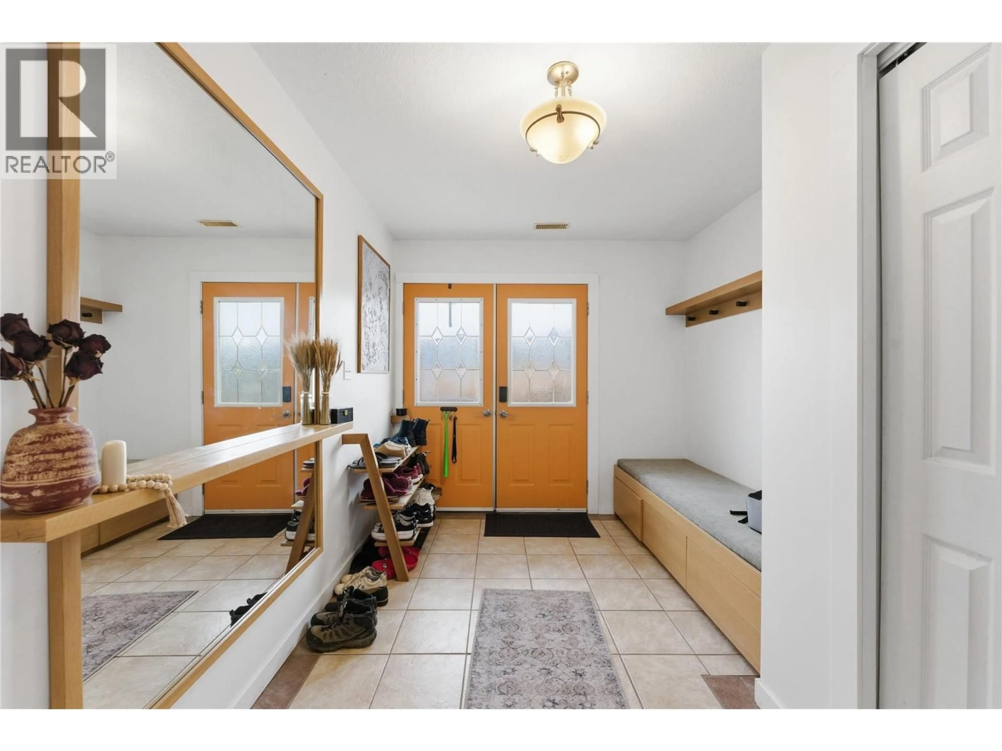 Indoor entryway for 4202 15 CRESCENT, Vernon British Columbia V1T7H4