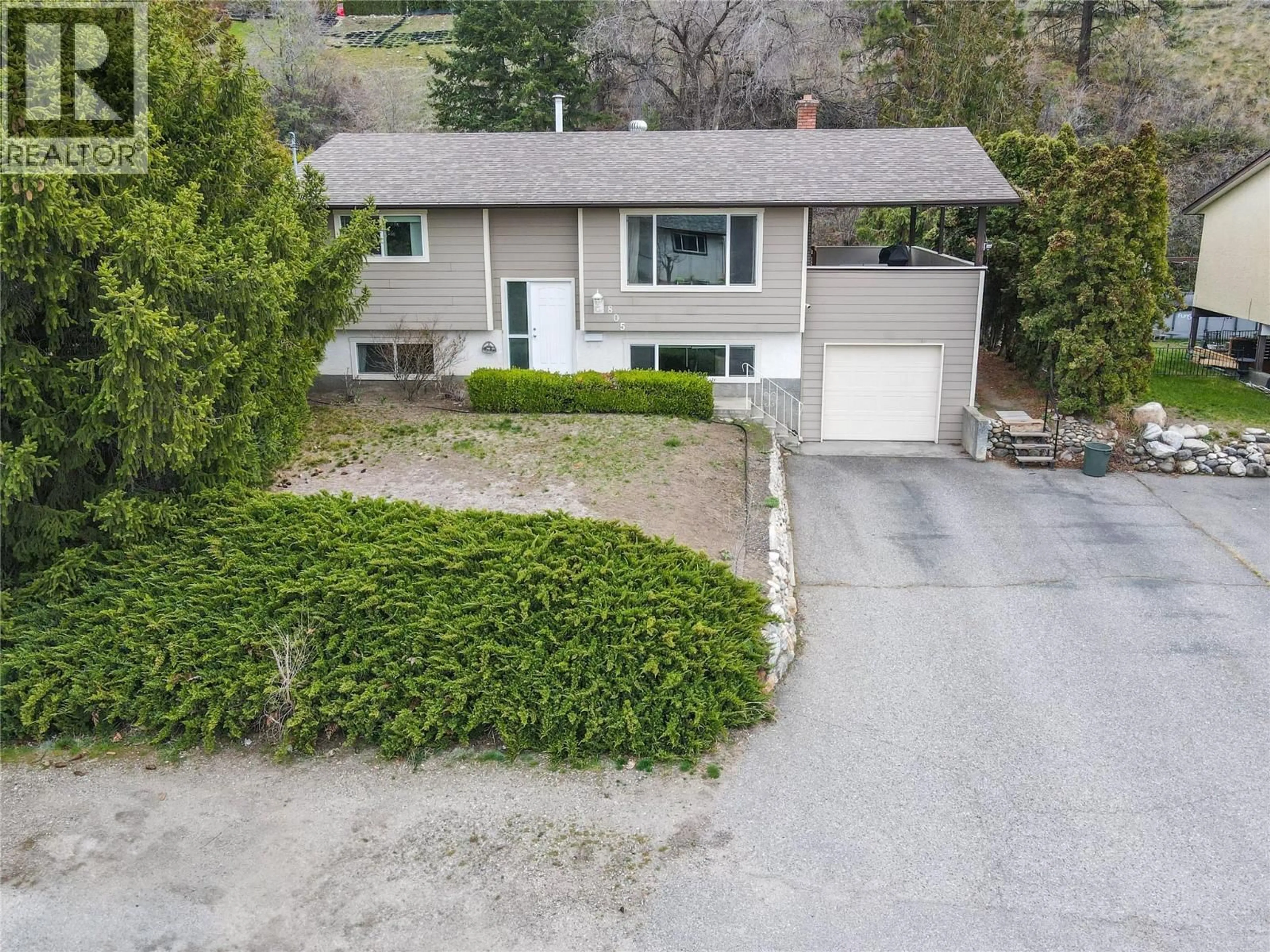 A pic from outside/outdoor area/front of a property/back of a property/a pic from drone, street for 805 CAMELIA ROAD, Kelowna British Columbia V1X3M9