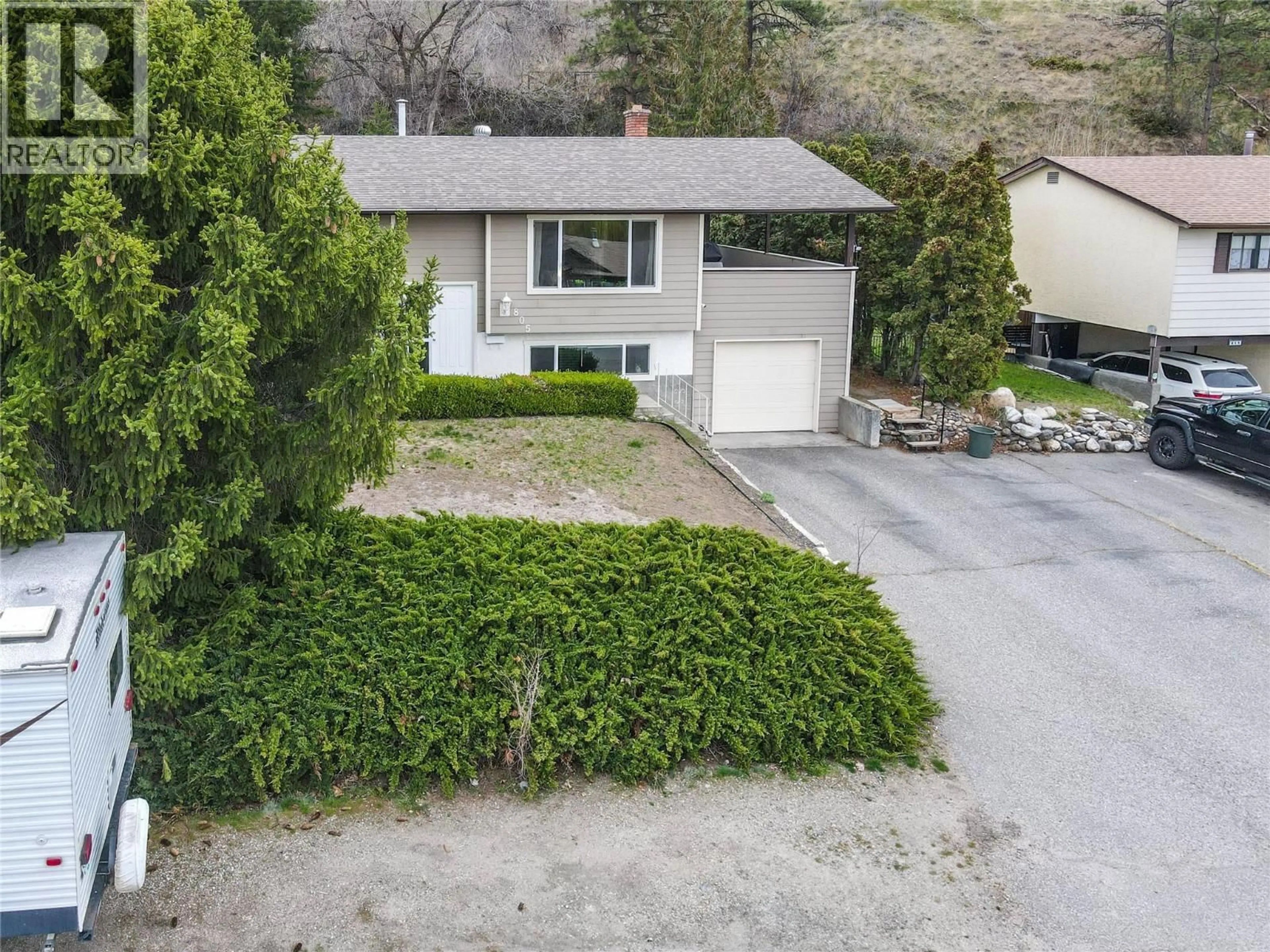 A pic from outside/outdoor area/front of a property/back of a property/a pic from drone, street for 805 CAMELIA ROAD, Kelowna British Columbia V1X3M9