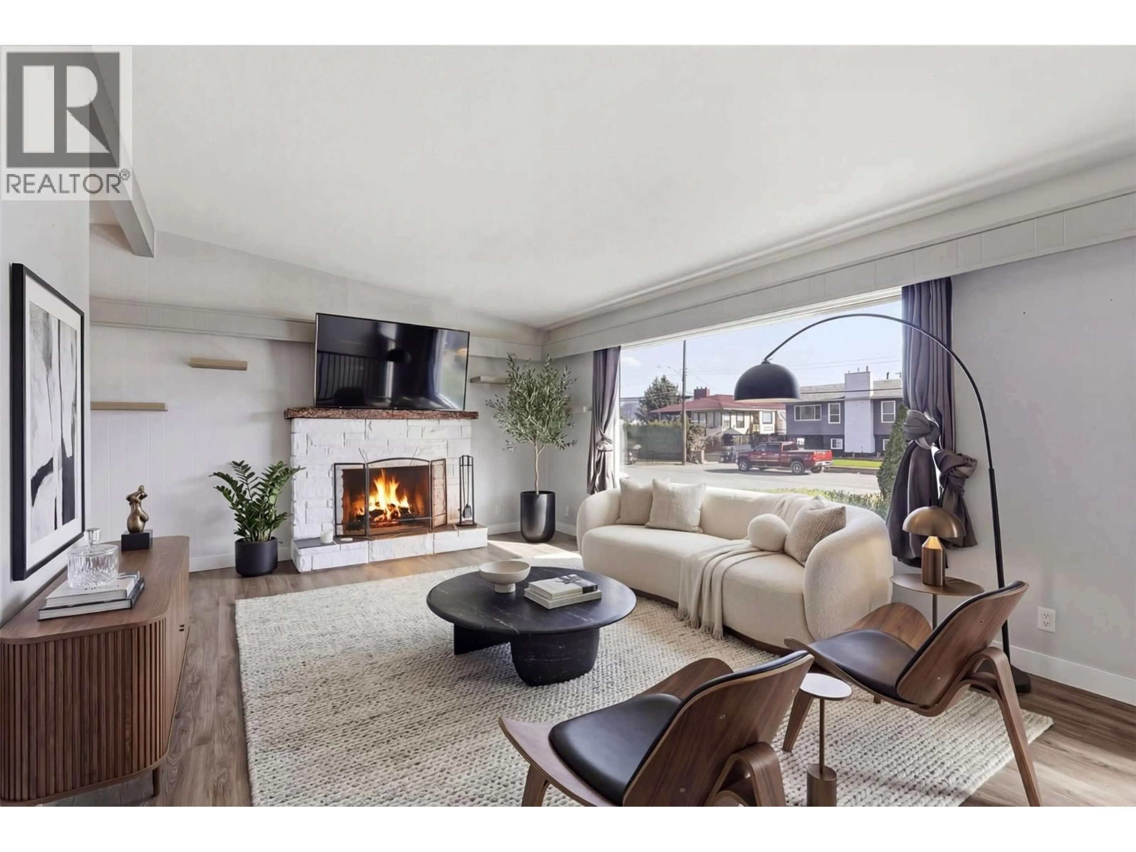 Living room with furniture, unknown for 1024 PEMBROKE AVENUE, Kamloops British Columbia V2B1Z4