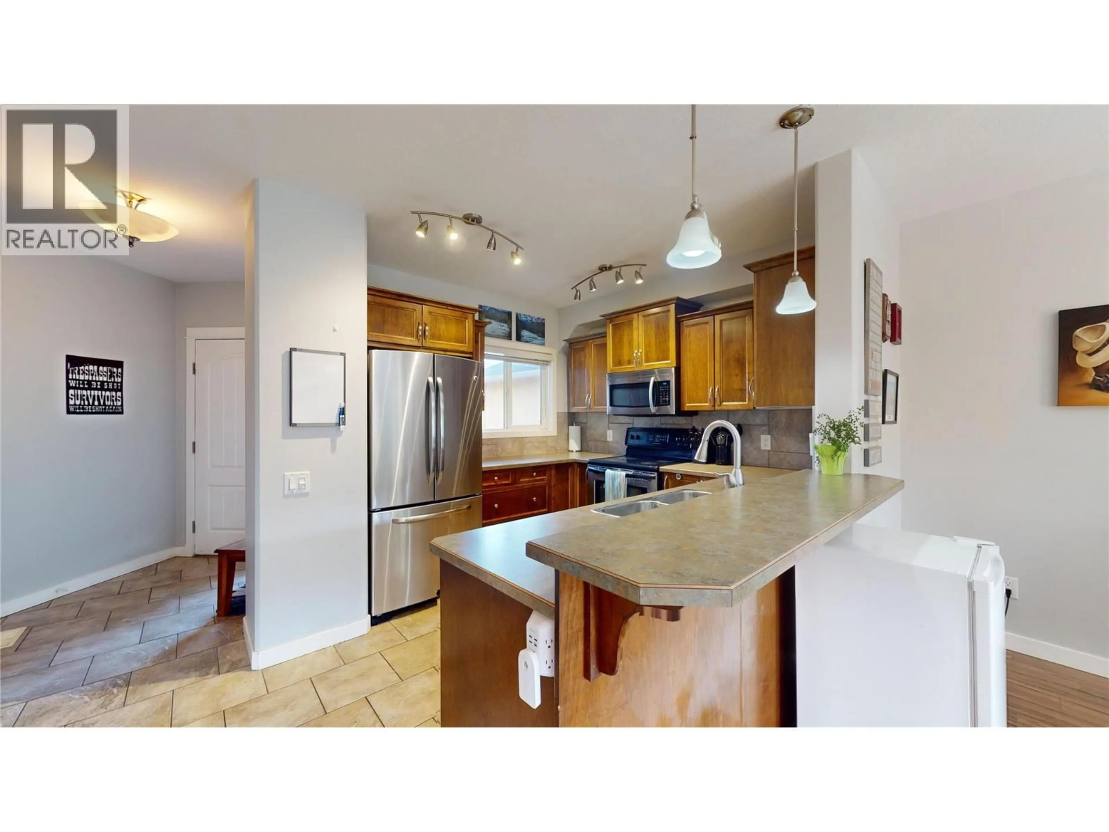 Open concept kitchen, ceramic/tile floor for 21 - 218 GLEN PARK DRIVE, Kelowna British Columbia V1V2W3