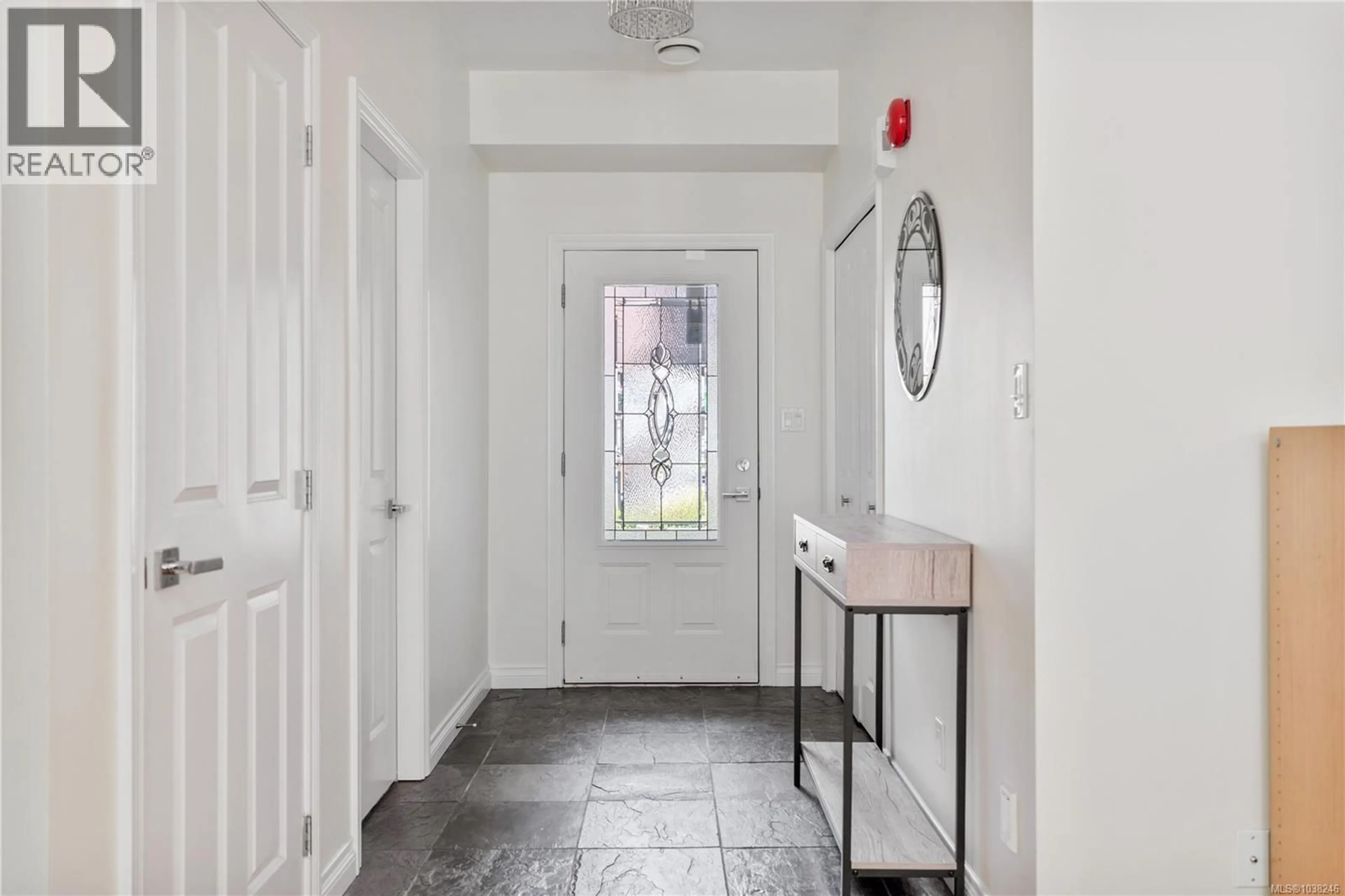 Indoor entryway for 122 - 945 BEAR MOUNTAIN PARKWAY, Langford British Columbia V9B6T1