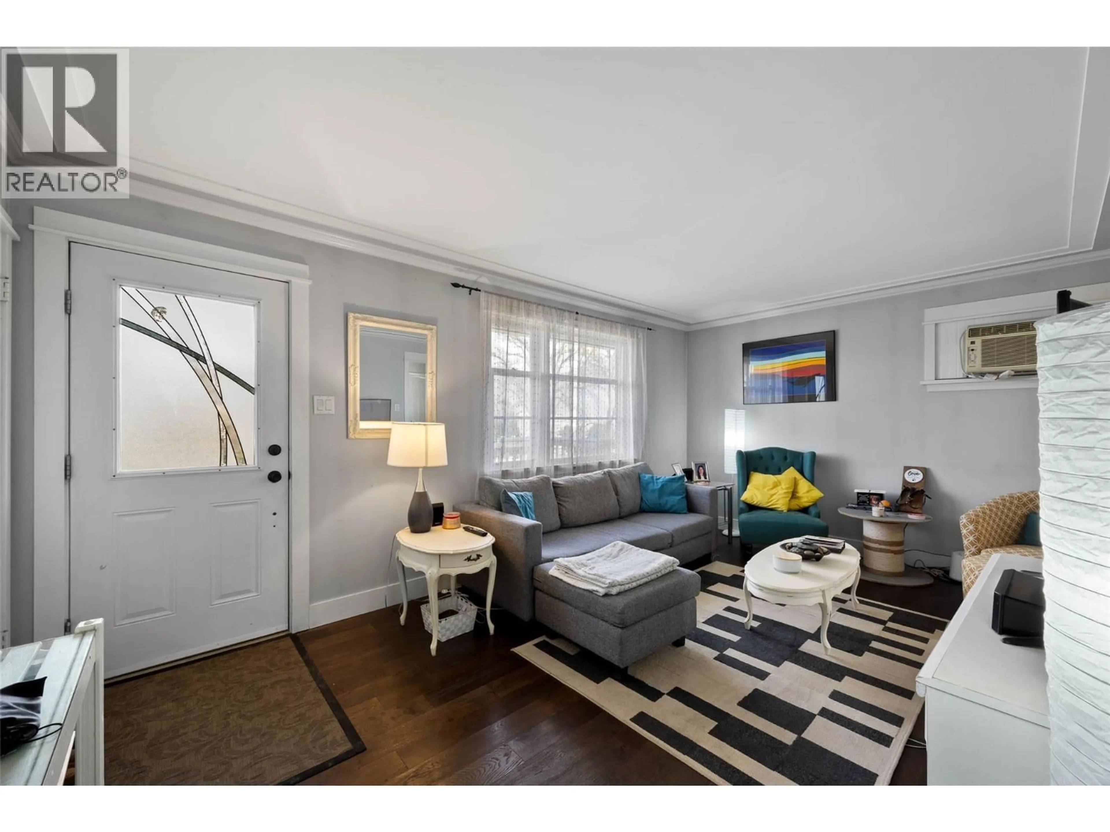 Living room with furniture, unknown for 933 DOUGLAS STREET, Kamloops British Columbia V2C3C8