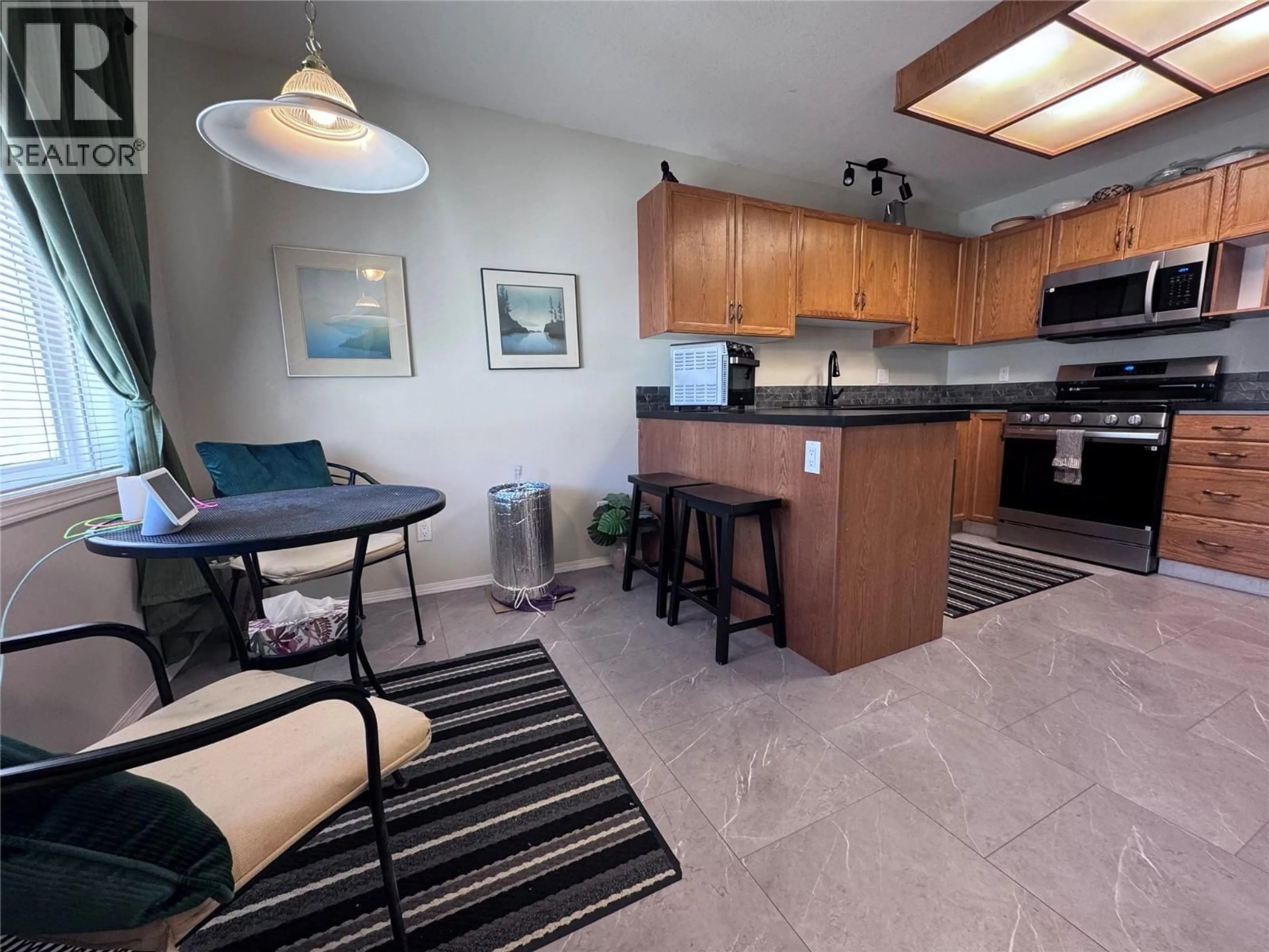 Open concept kitchen, ceramic/tile floor for 15 - 2375 1ST STREET, Cranbrook British Columbia V1C6J7