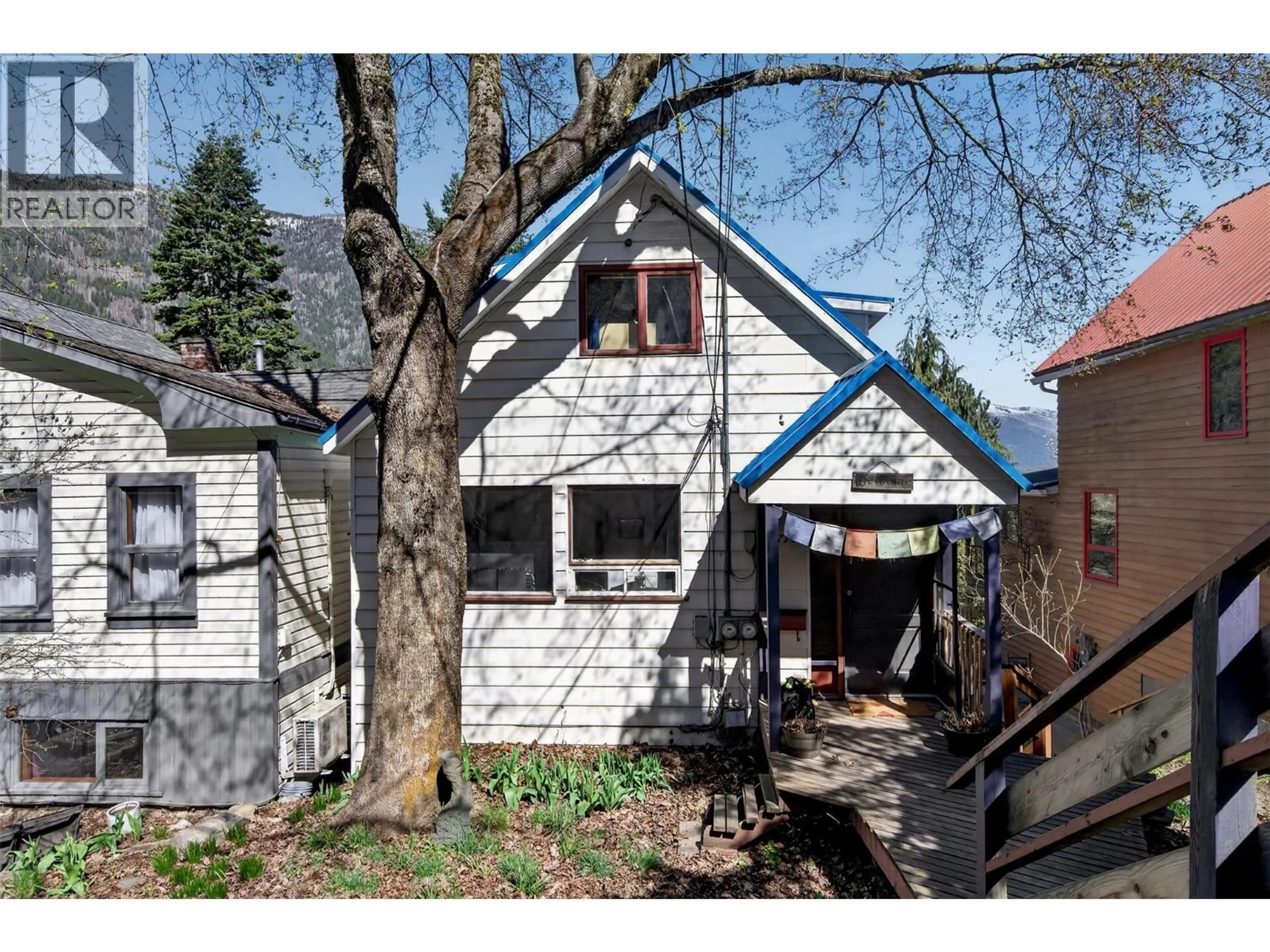 Home with vinyl exterior material, street for 117 HIGH STREET, Nelson British Columbia V1L3Z5