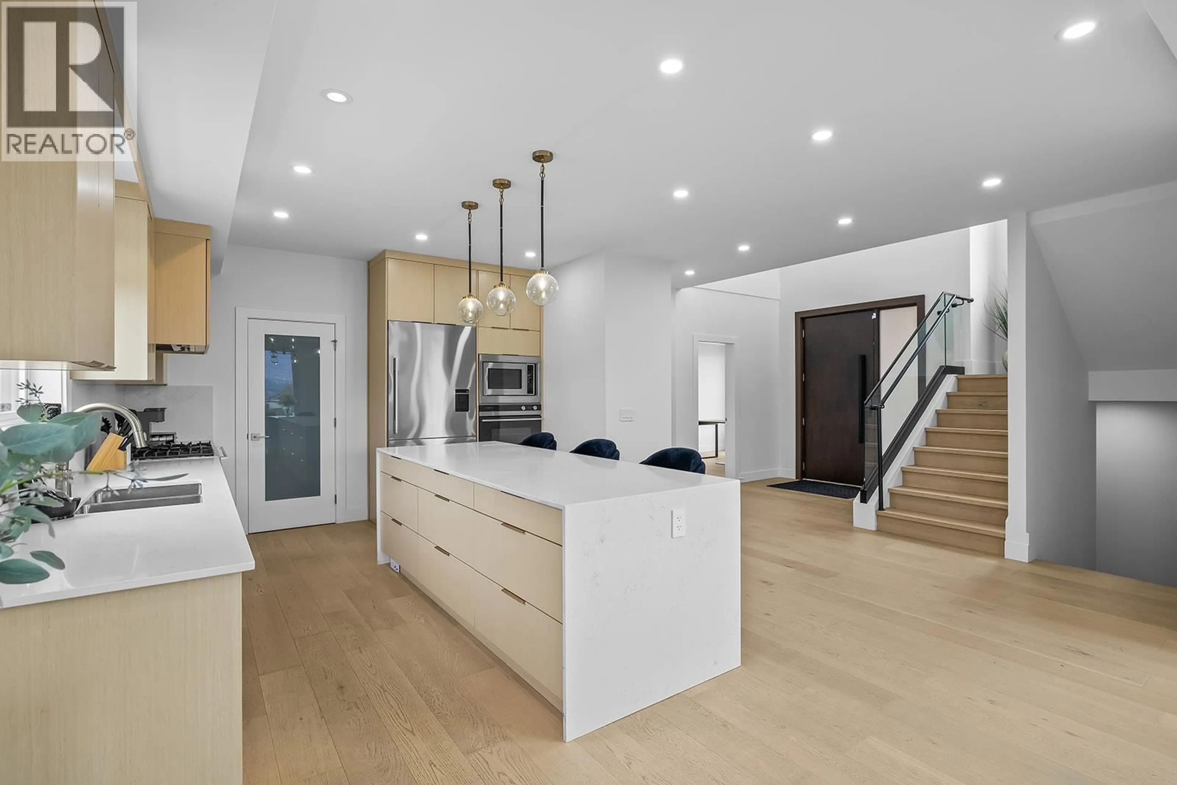 Open concept kitchen, unknown for 1047 OAK BARREL PLACE, West Kelowna British Columbia V1Z2G9