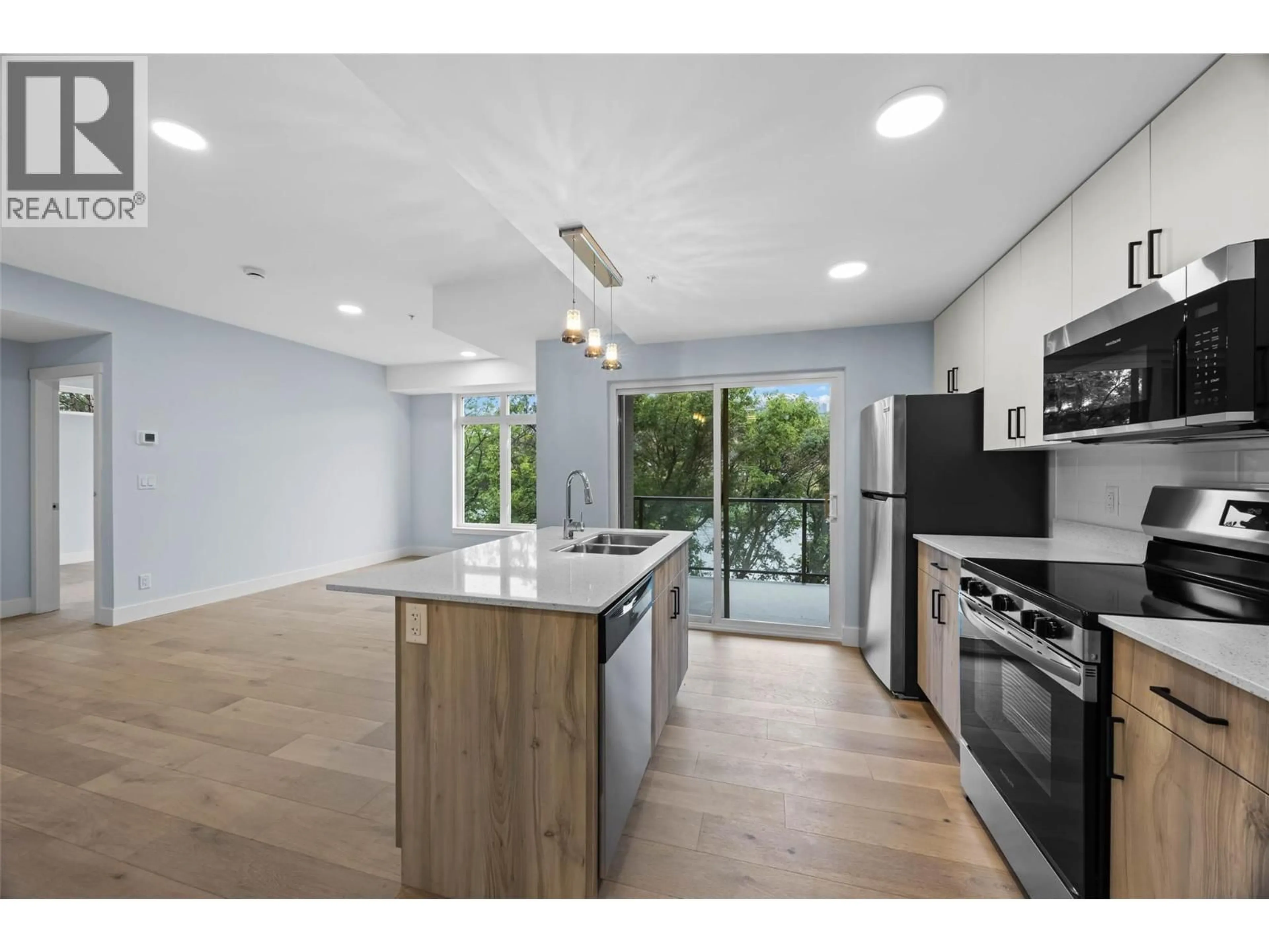 Open concept kitchen, unknown for 204 - 207 ROYAL AVENUE, Kamloops British Columbia V2H1T7