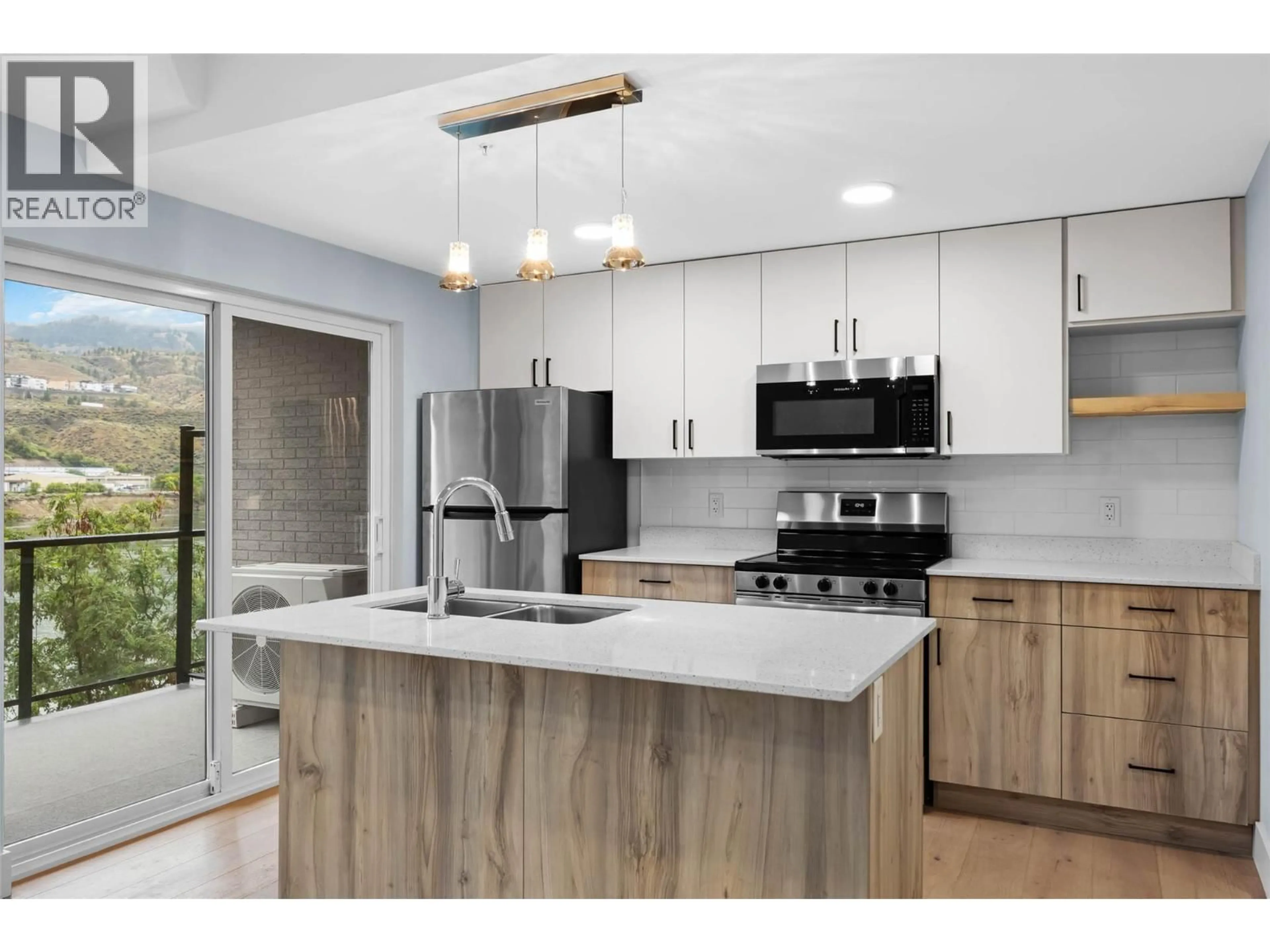 Open concept kitchen, unknown for 204 - 207 ROYAL AVENUE, Kamloops British Columbia V2H1T7