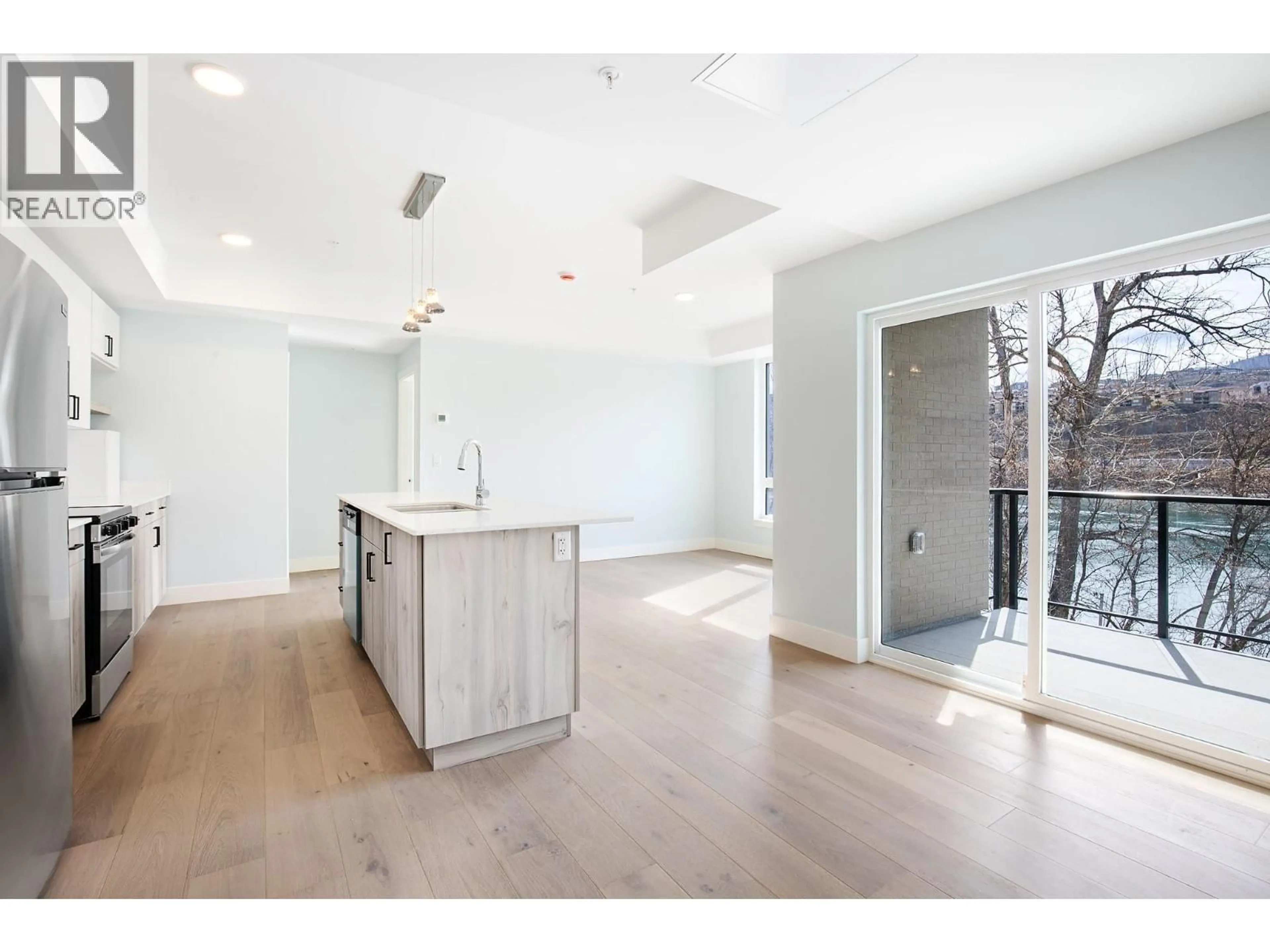 Open concept kitchen, unknown for 204 - 215 ROYAL AVENUE, Kamloops British Columbia V2H1T7