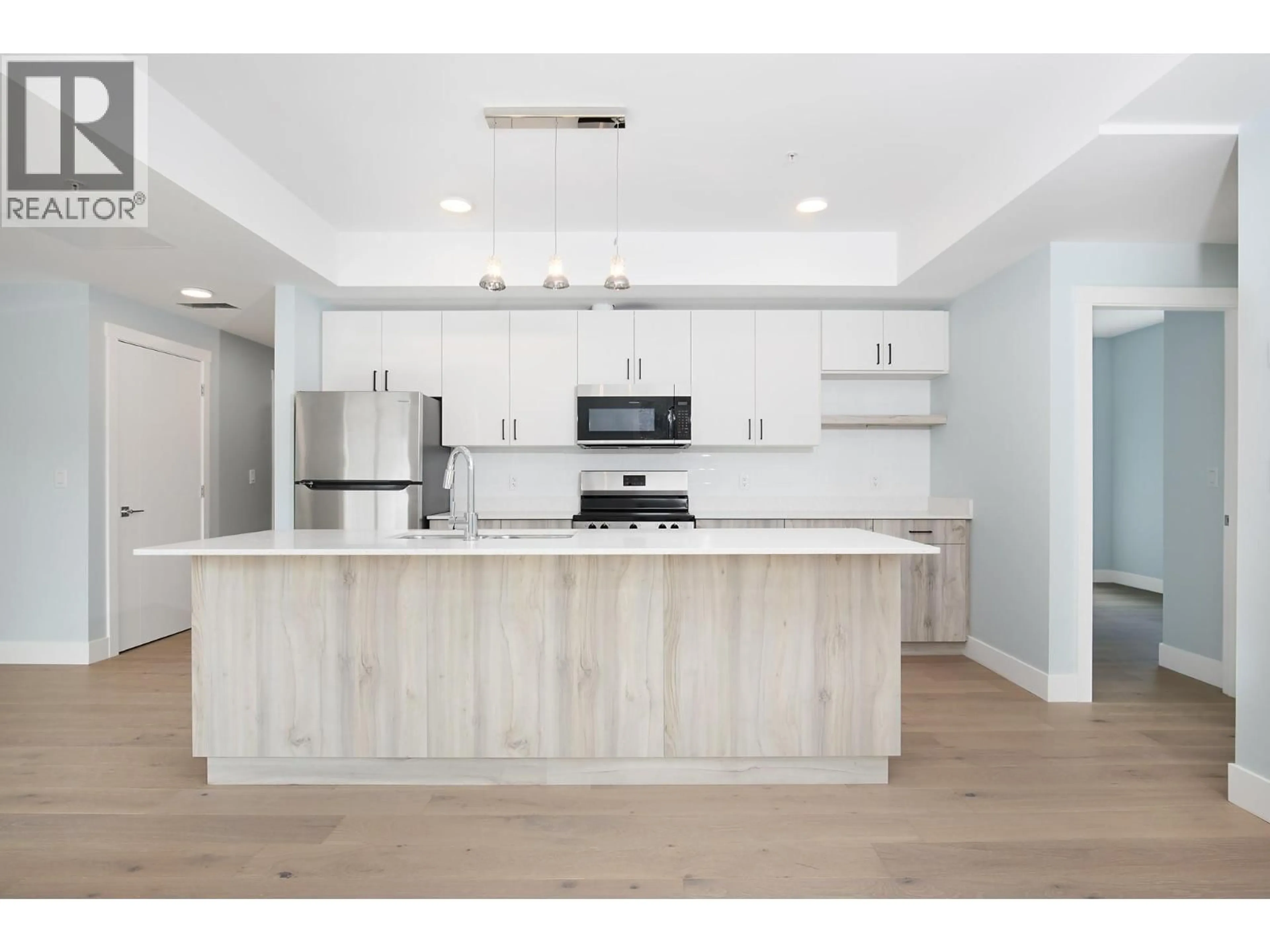 Open concept kitchen, wood/laminate floor for 204 - 215 ROYAL AVENUE, Kamloops British Columbia V2H1T7