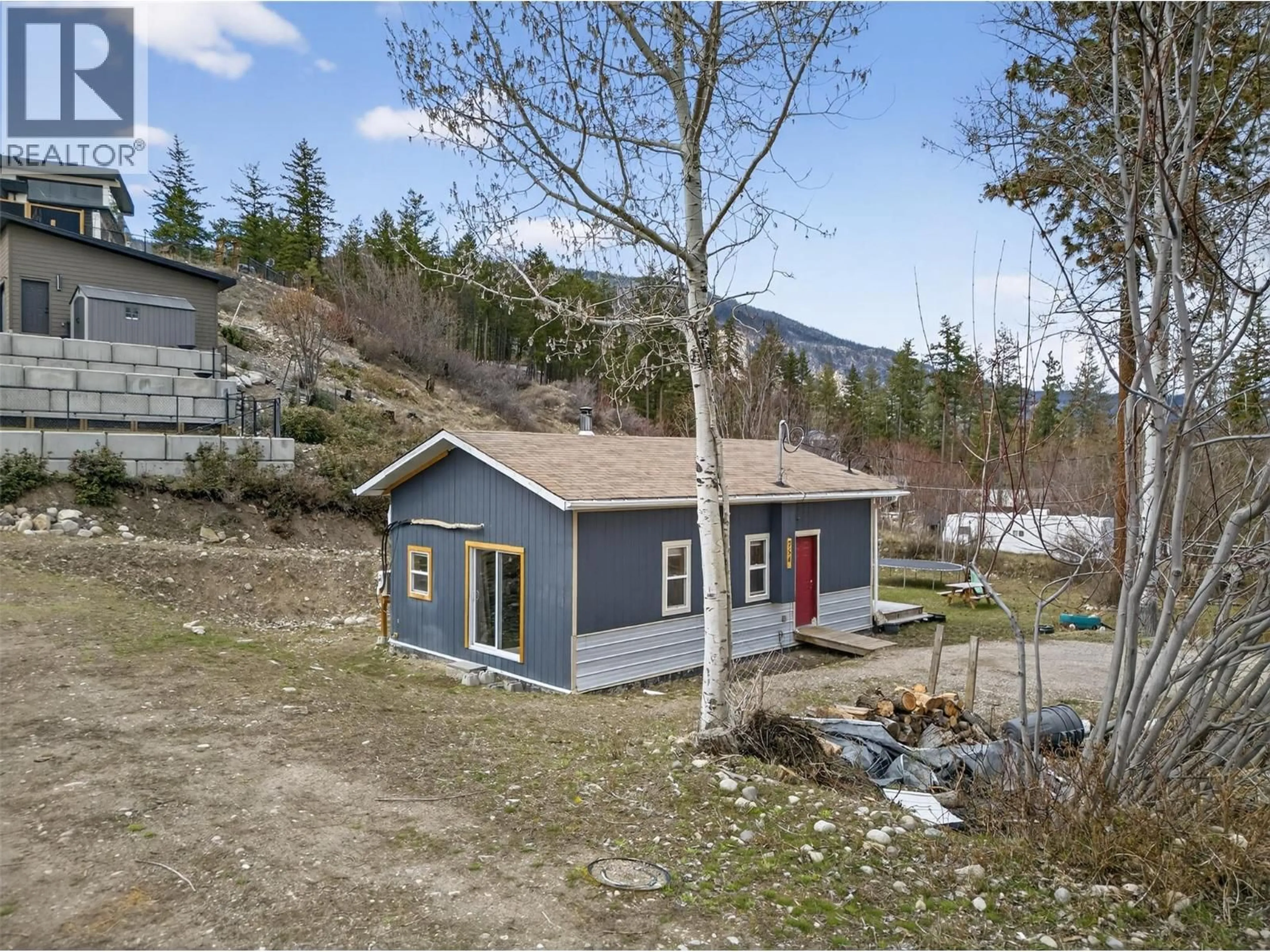 A pic from outside/outdoor area/front of a property/back of a property/a pic from drone, water/lake/river/ocean view for 754 WOOD ROAD, Kelowna British Columbia V1Z3V6