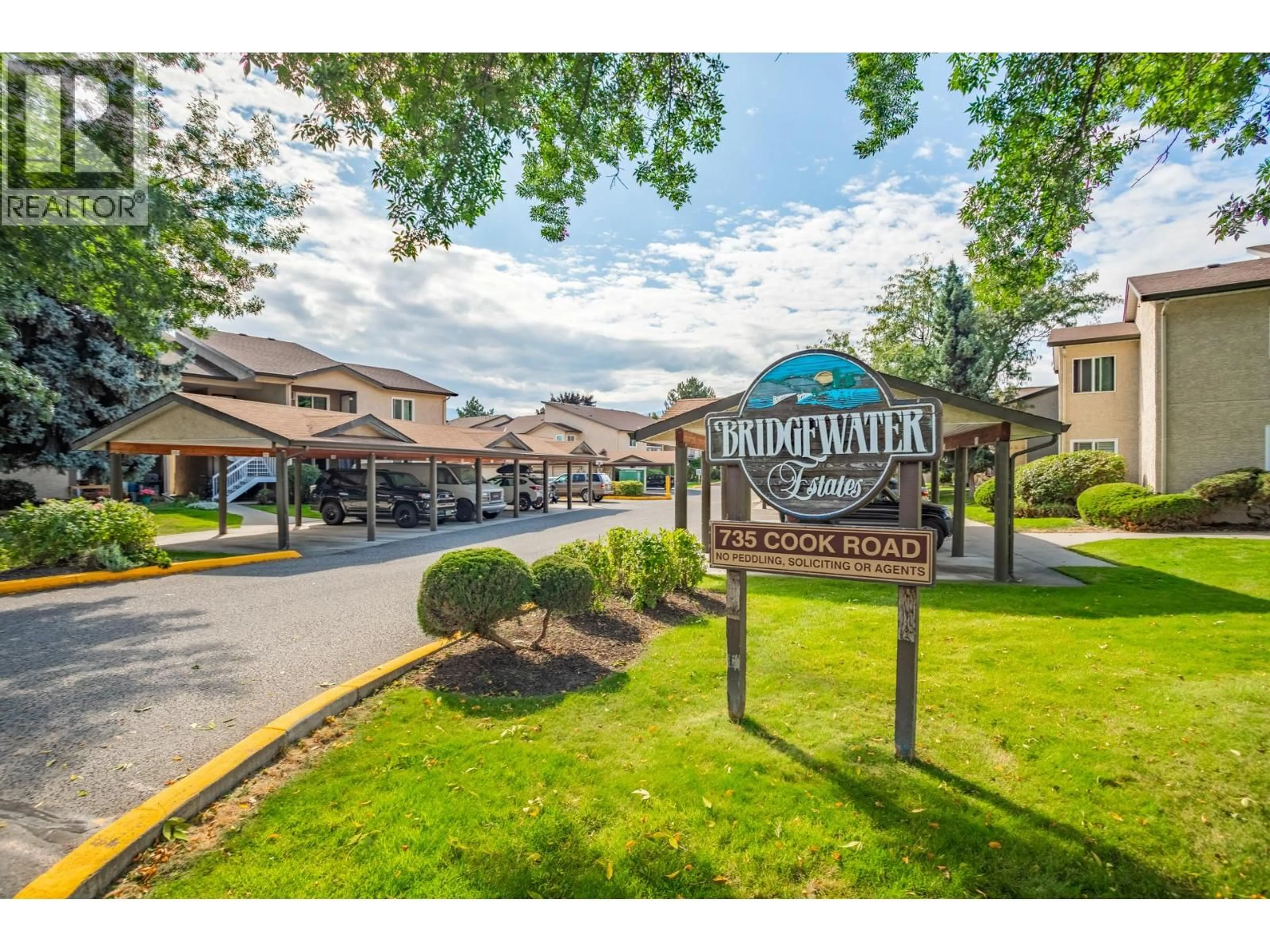 Indoor foyer for 110A - 735 COOK ROAD, Kelowna British Columbia V1W3G6