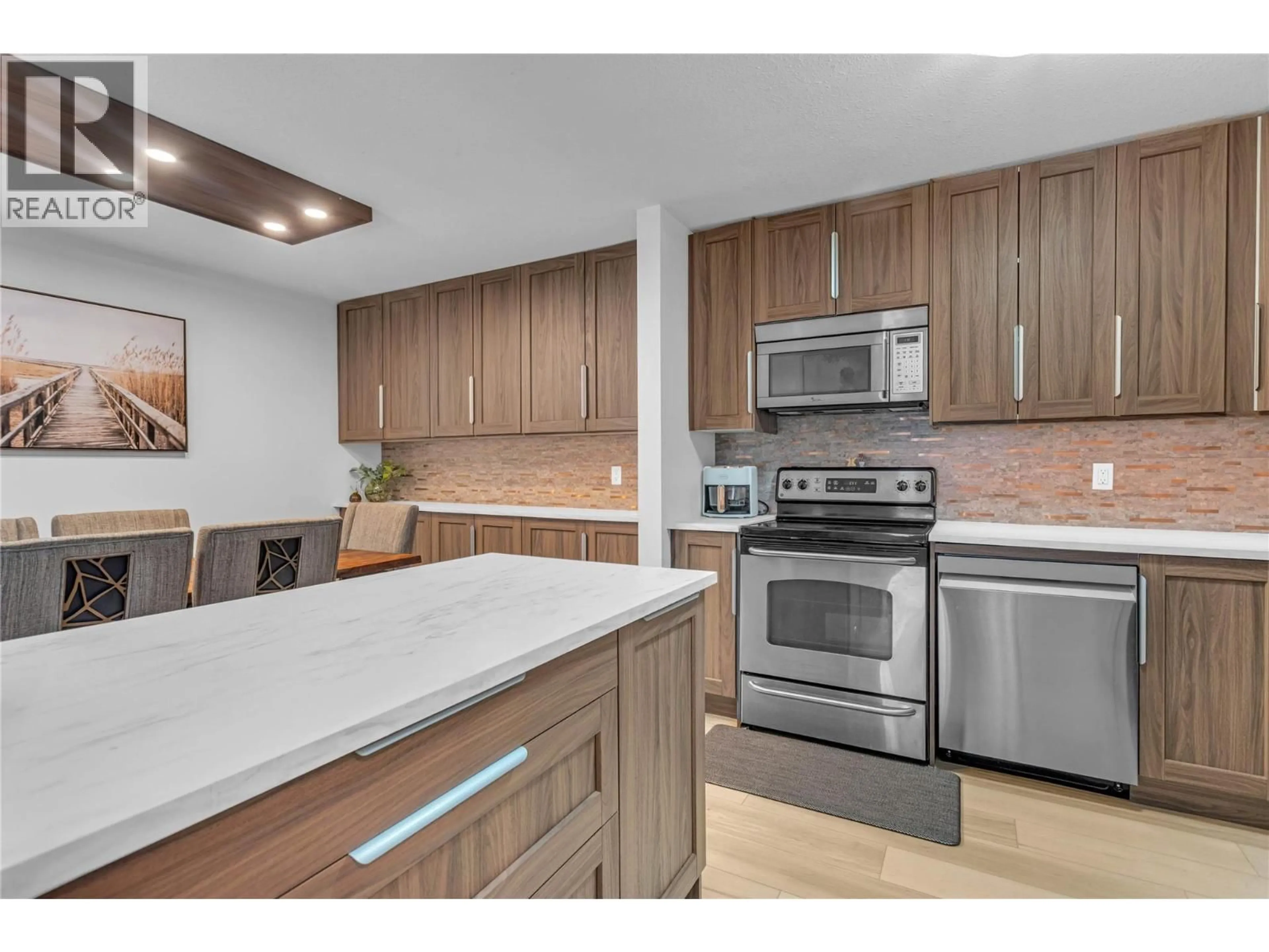 Standard kitchen, unknown for 110A - 735 COOK ROAD, Kelowna British Columbia V1W3G6