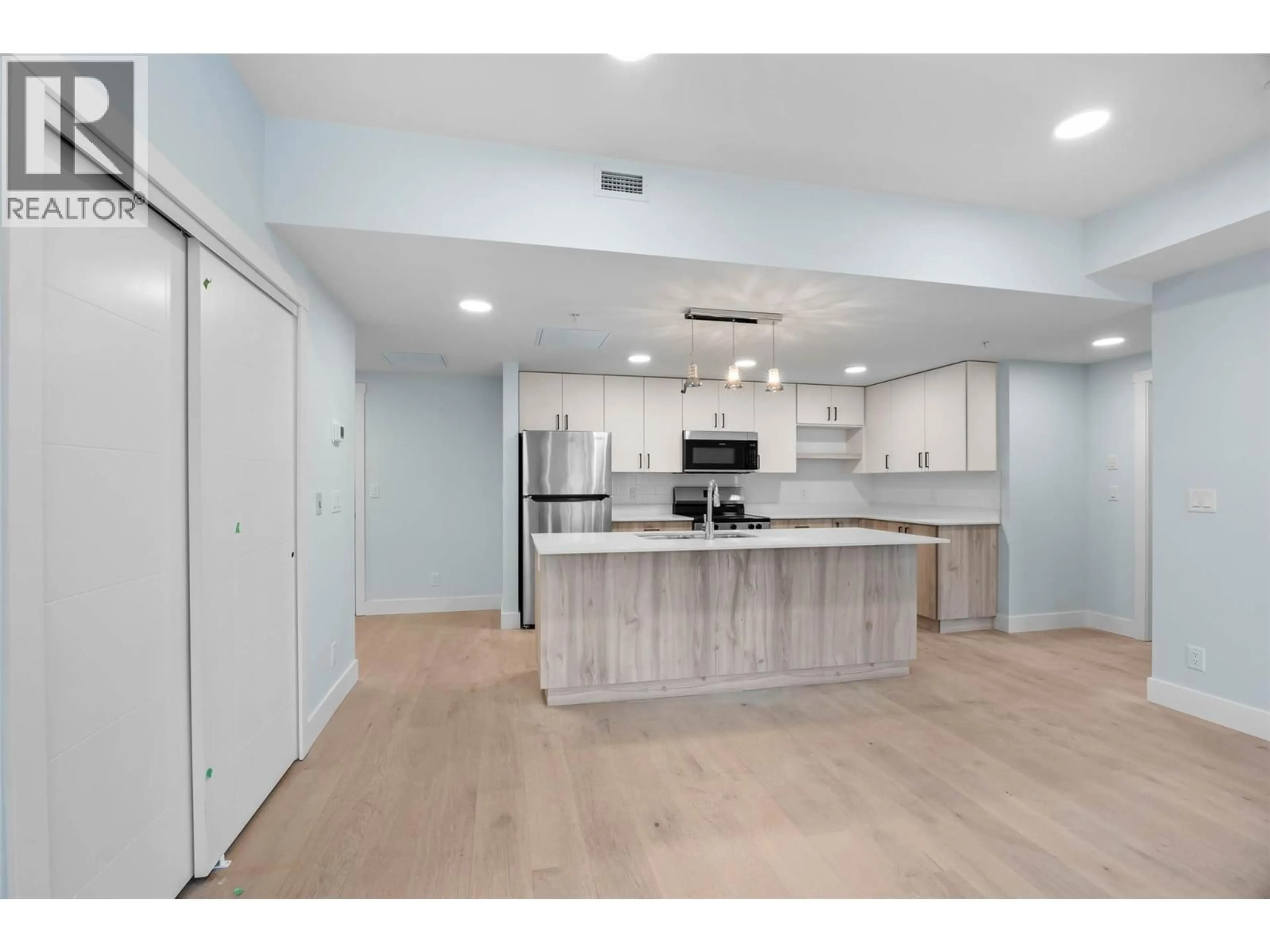 Open concept kitchen, unknown for 507 - 207 ROYAL AVENUE, Kamloops British Columbia V2H1T7