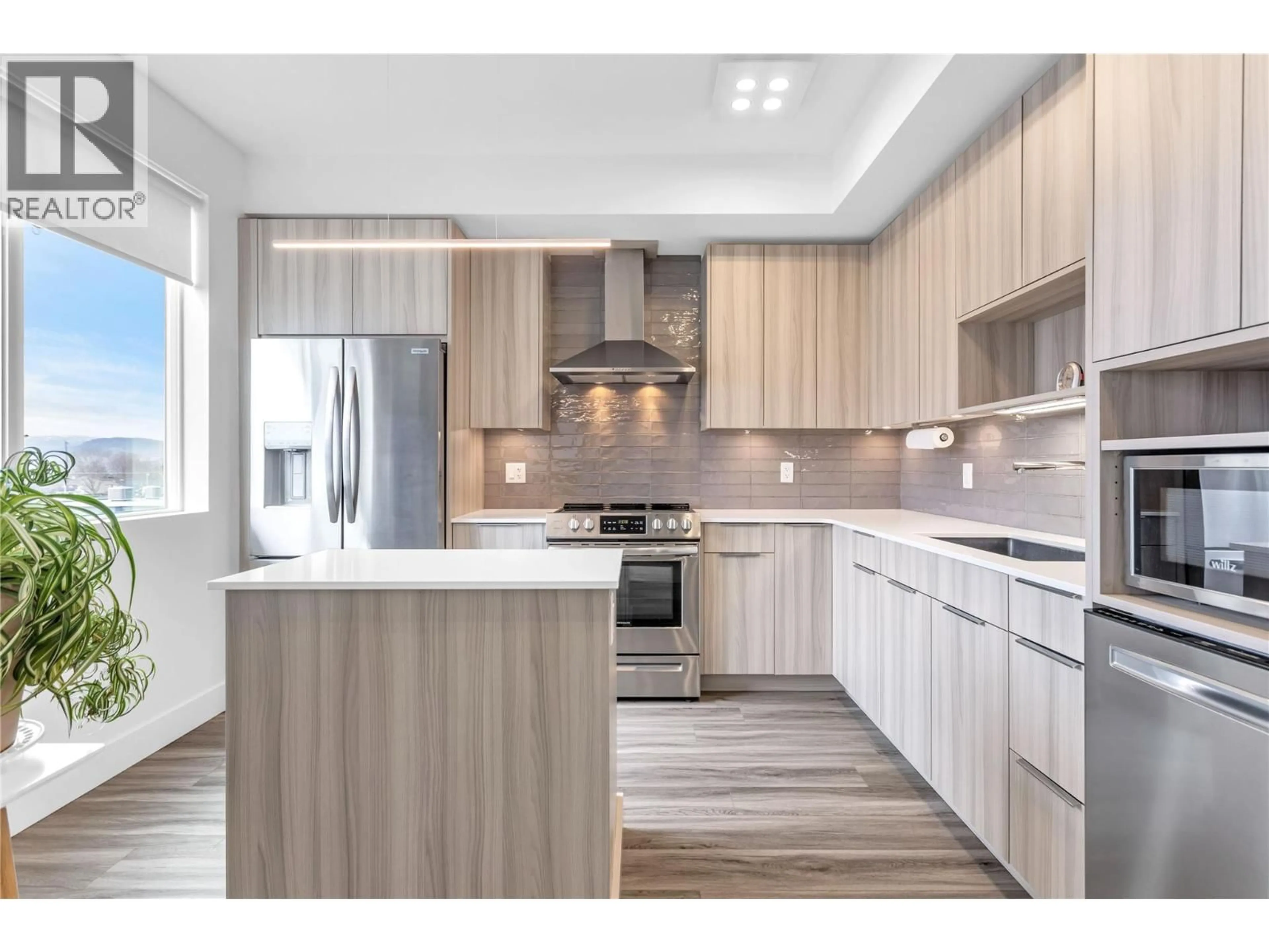 Contemporary kitchen, wood/laminate floor for 404 - 3634 MISSION SPRINGS DRIVE, Kelowna British Columbia V1W0C9