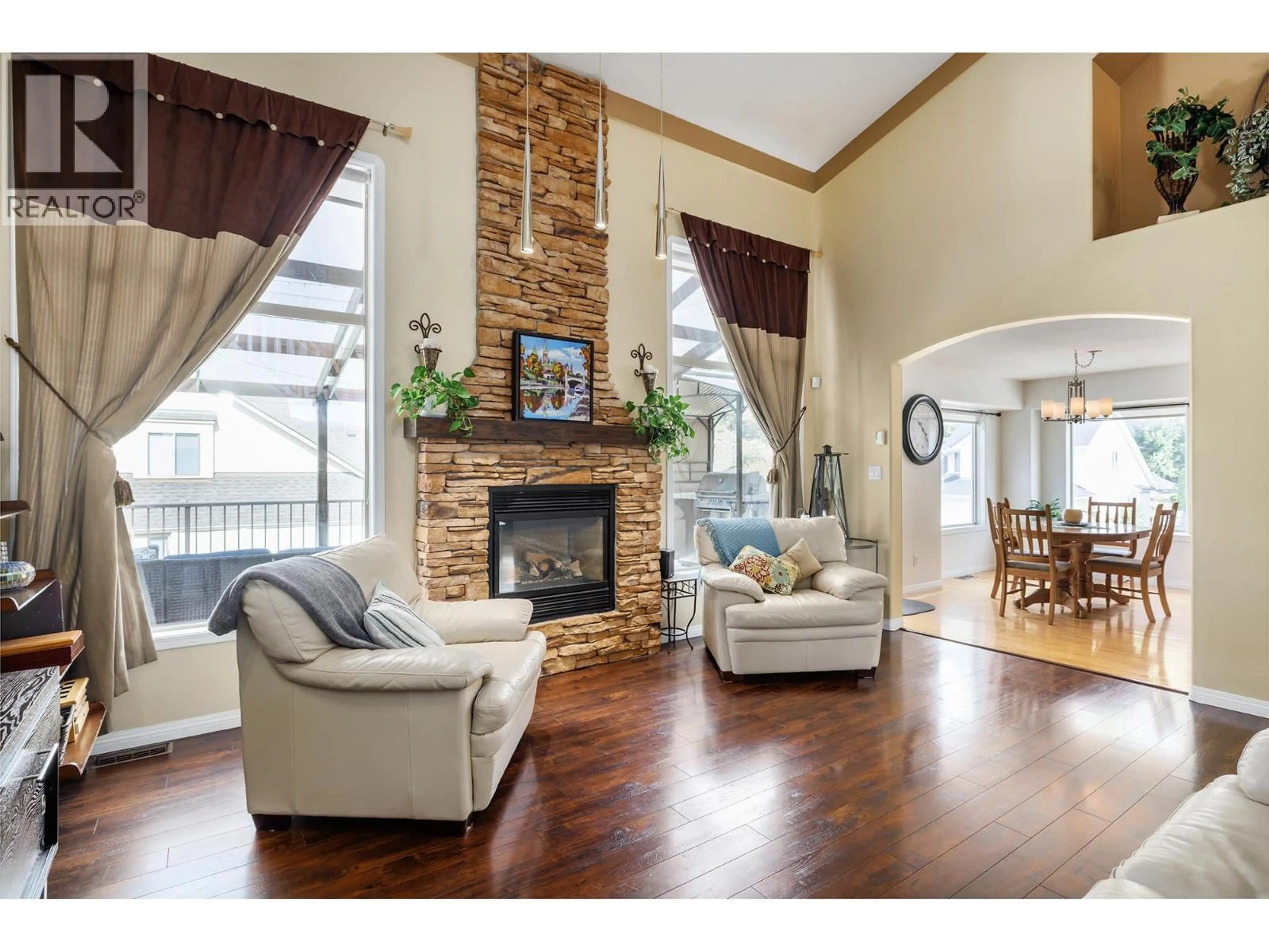 Living room with furniture, wood/laminate floor for 2212 CHILCOTIN CRESCENT, Kelowna British Columbia v1v2m8