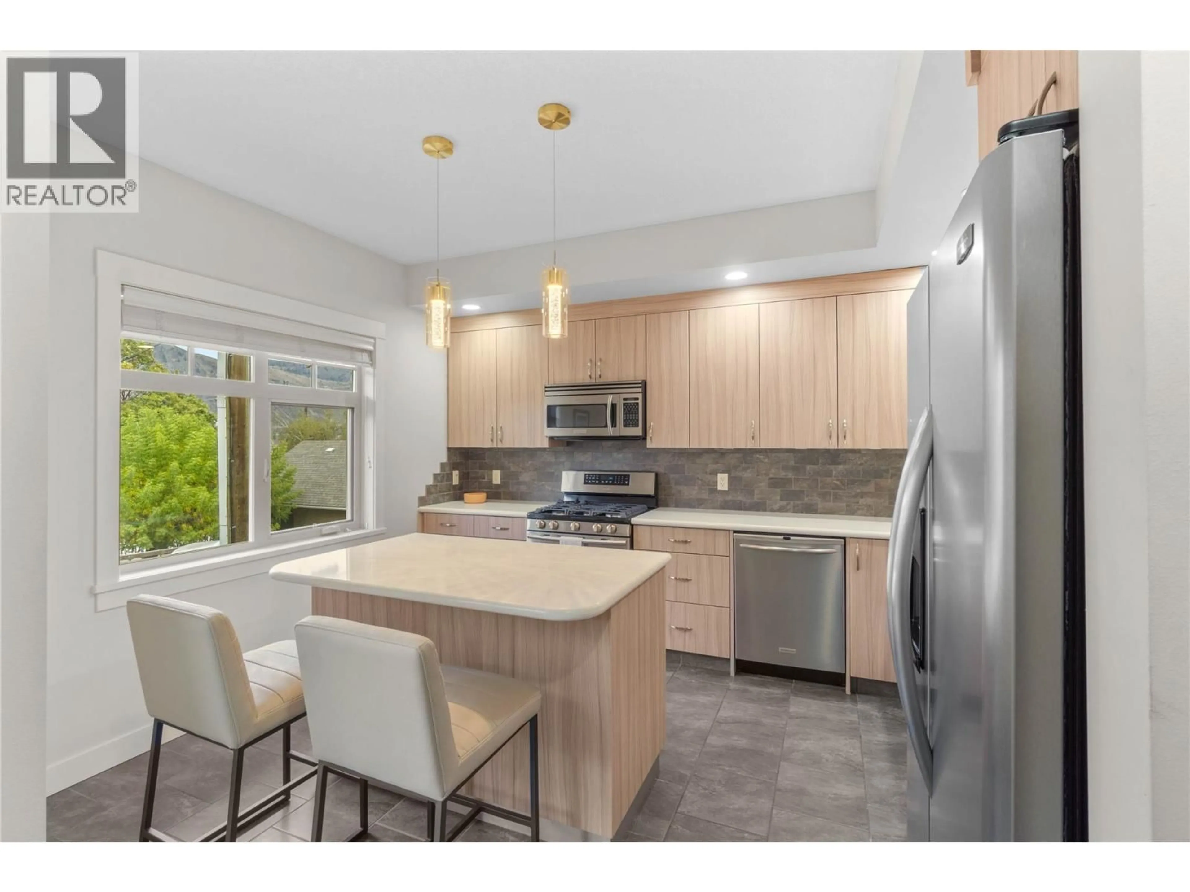 Open concept kitchen, ceramic/tile floor for 10 - 576 NICOLA STREET, Kamloops British Columbia V2C2R1