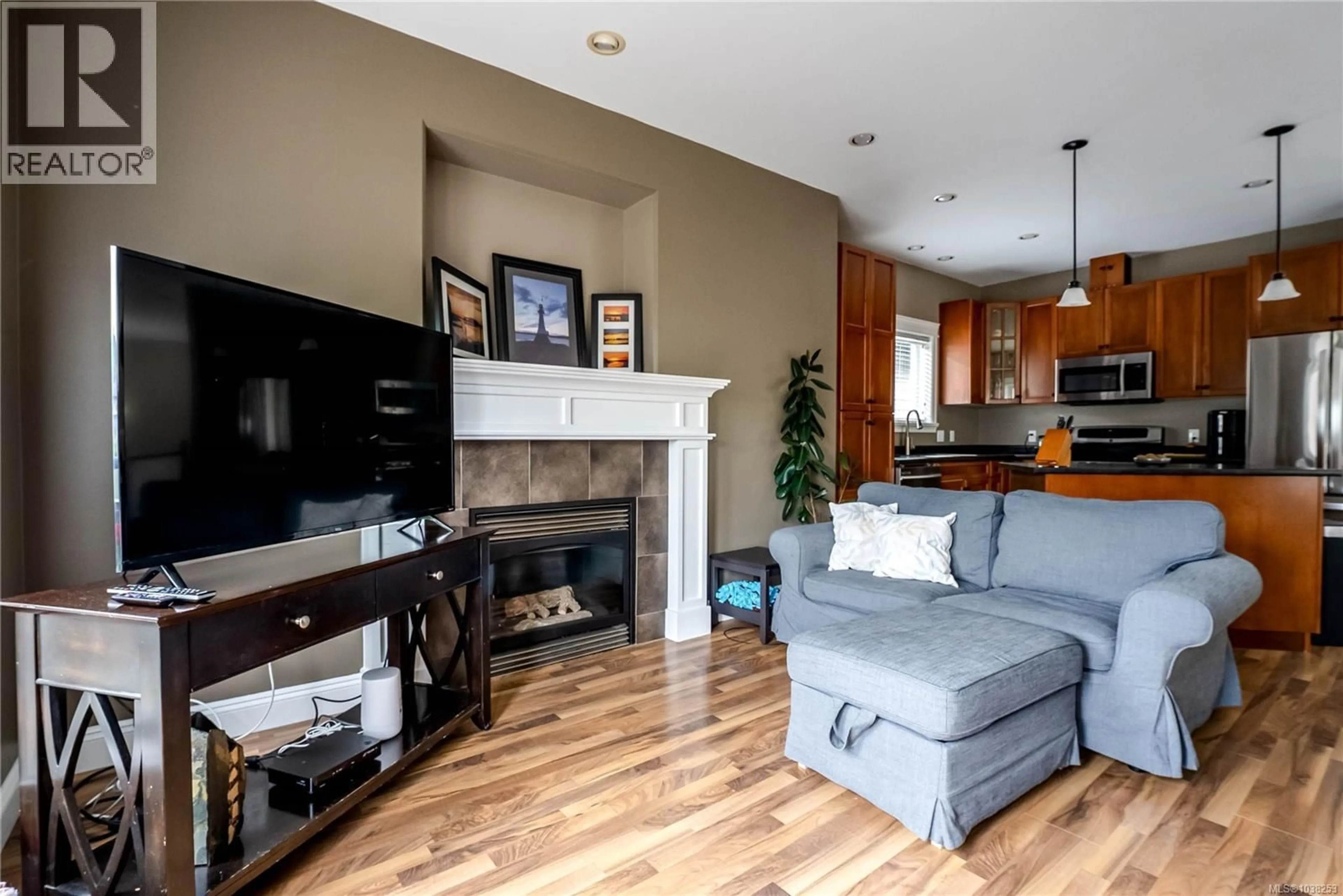 Living room with furniture, unknown for 919 FIREHALL CREEK ROAD, Langford British Columbia V9C0A2