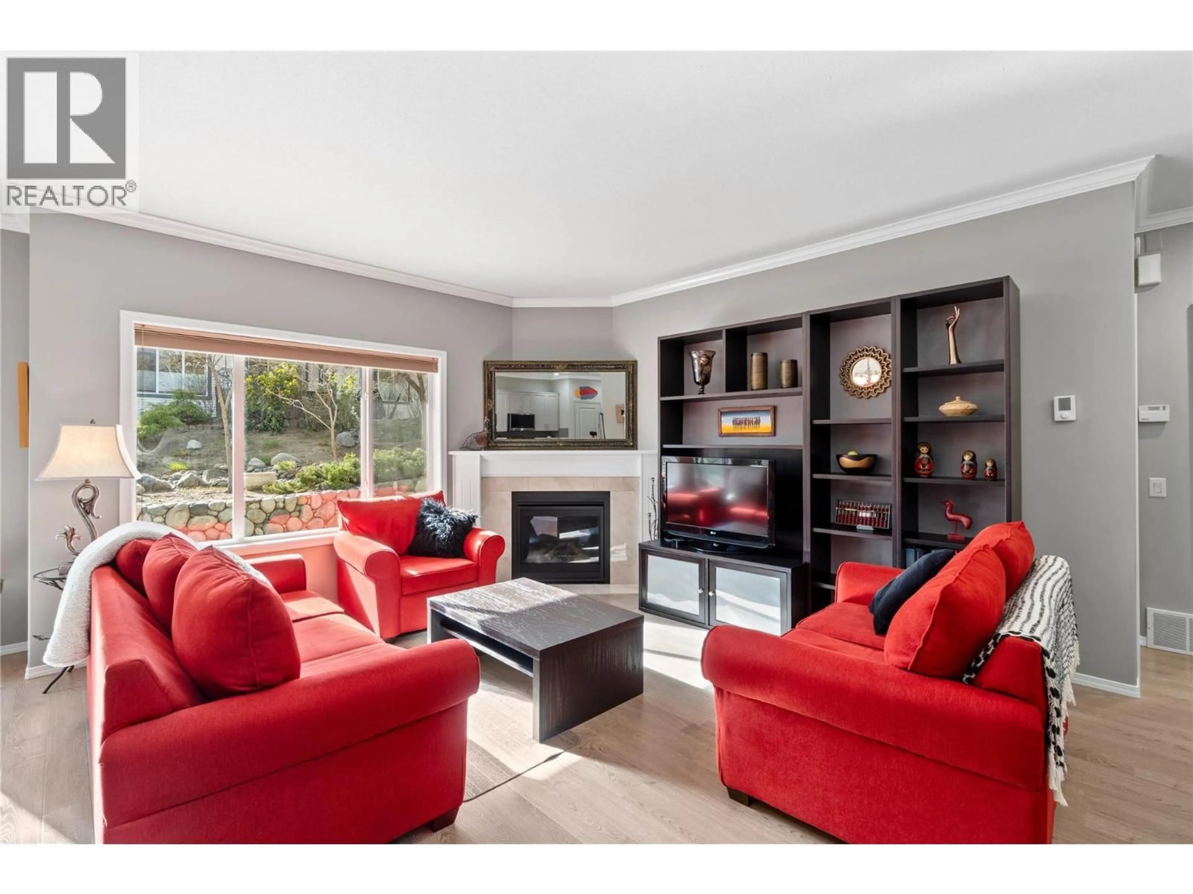 Living room with furniture, unknown for 247 SAGEWOOD COURT, Kamloops British Columbia V2H1R2