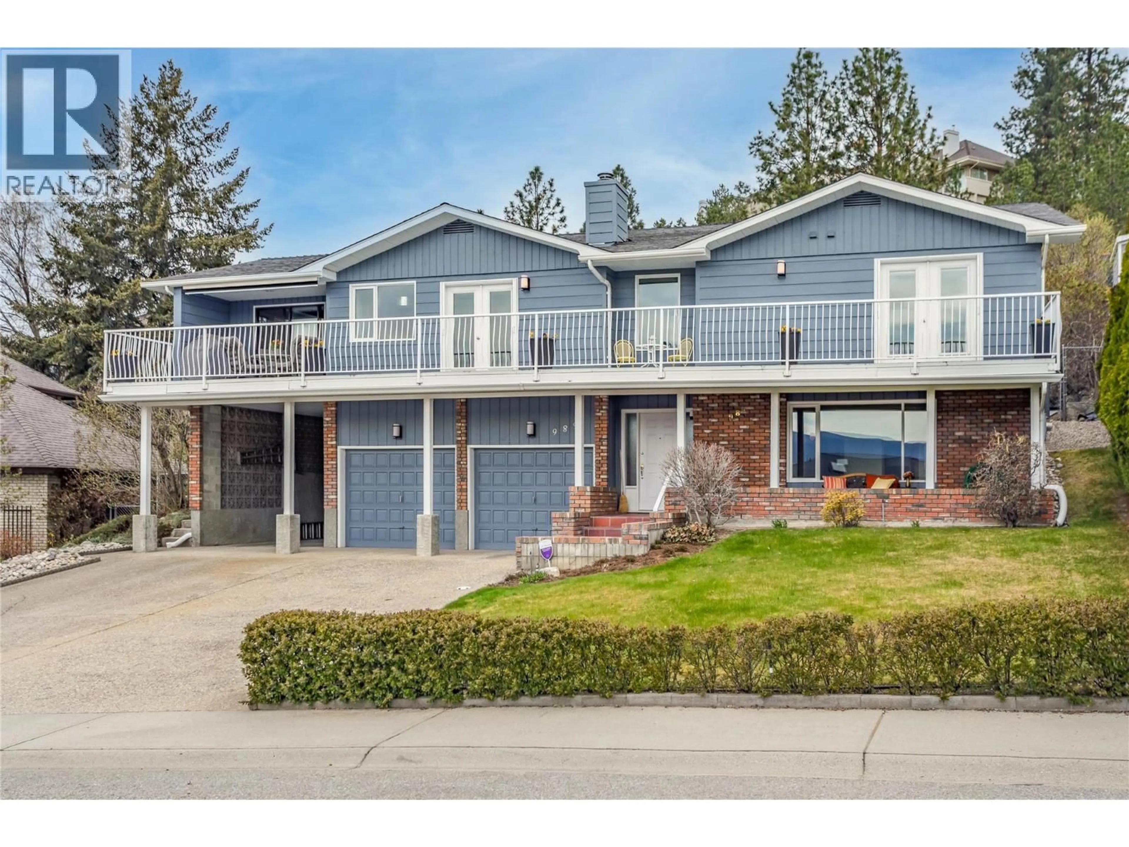 Home with vinyl exterior material, street for 989 MONASHEE PLACE, Kelowna British Columbia V1V1J5