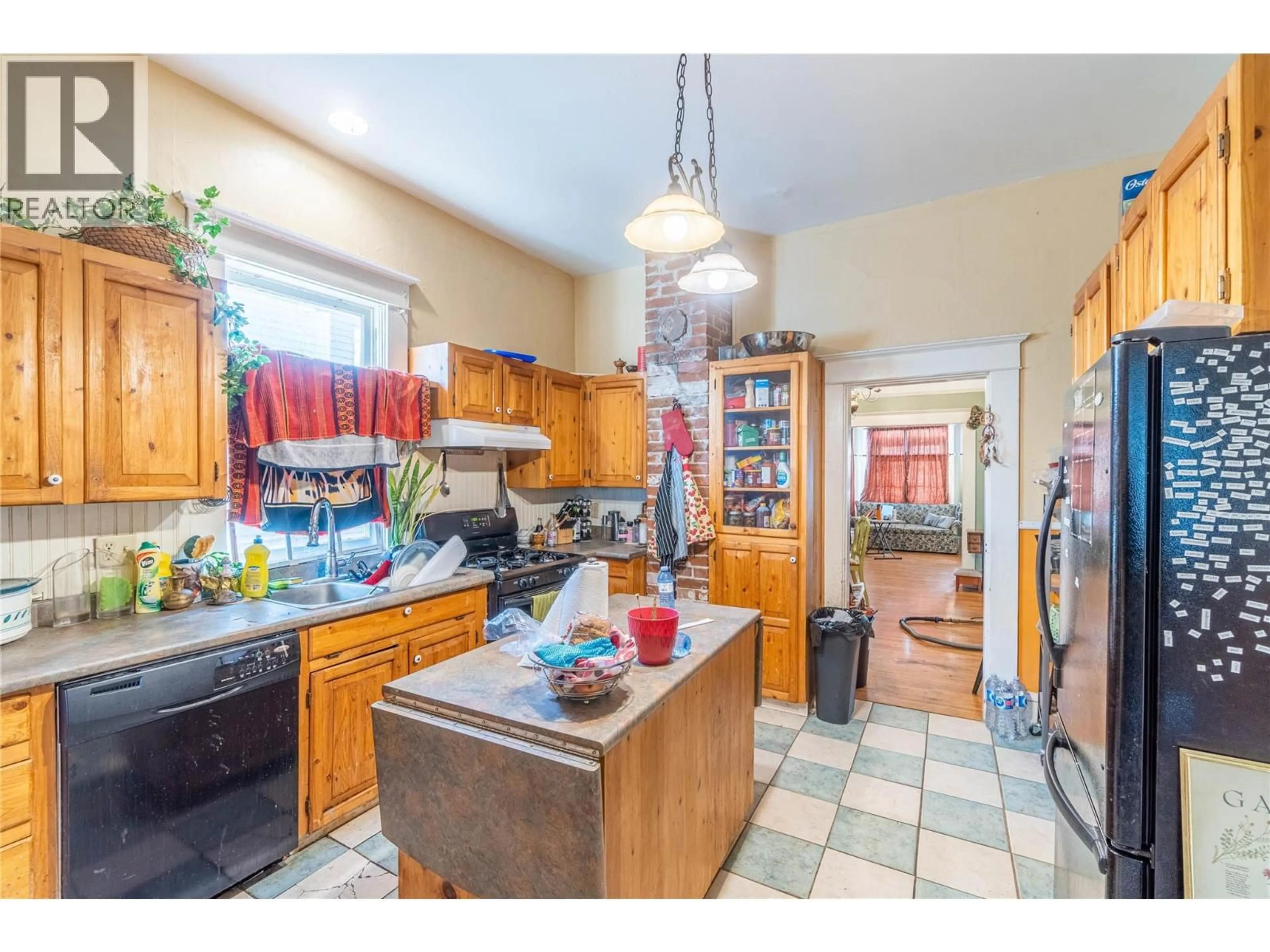 Open concept kitchen, ceramic/tile floor for 608 ST PAUL STREET, Kamloops British Columbia V2C2K2