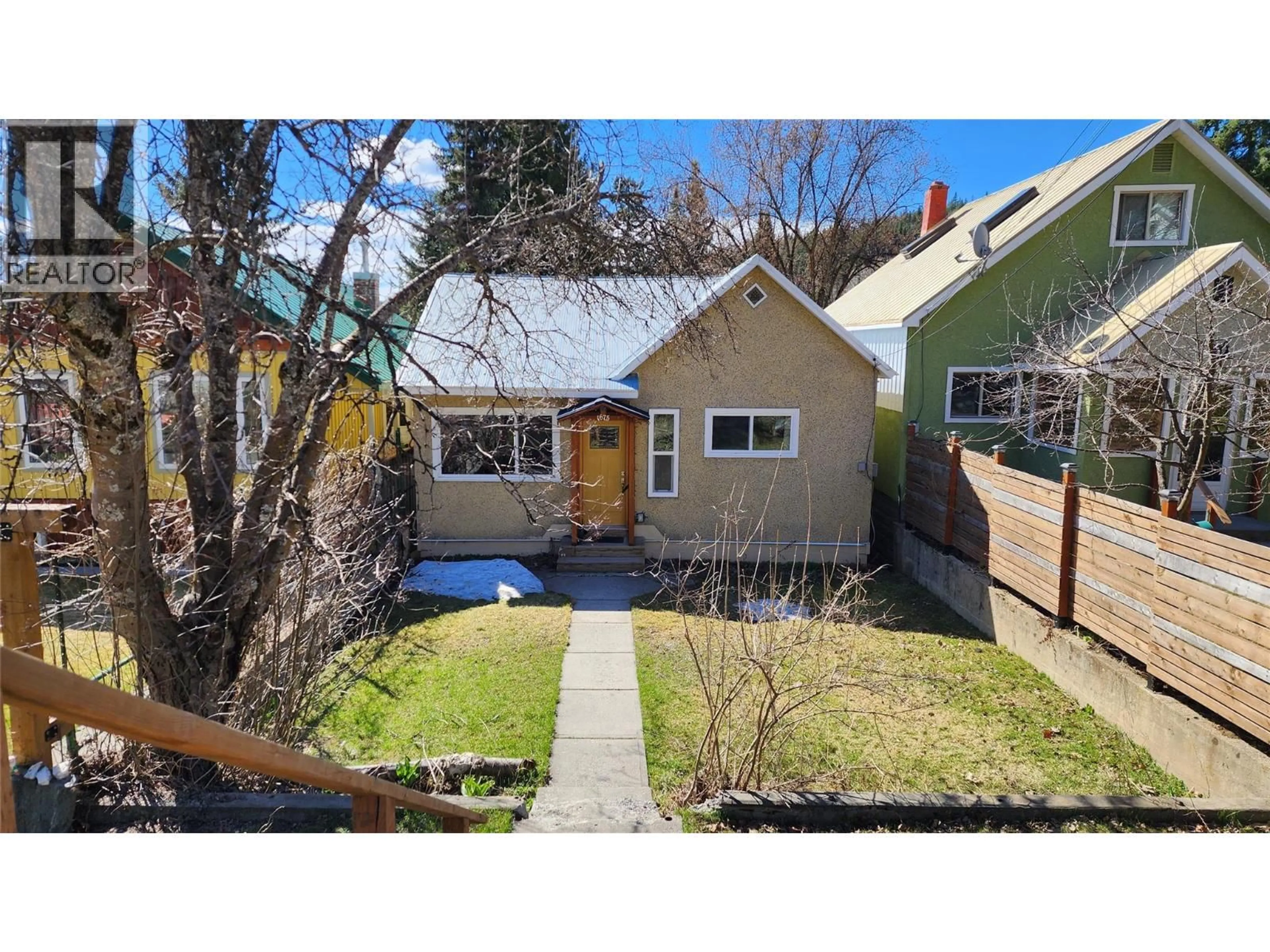 A pic from outside/outdoor area/front of a property/back of a property/a pic from drone, street for 1675 LEROI AVENUE, Rossland British Columbia V0G1Y0