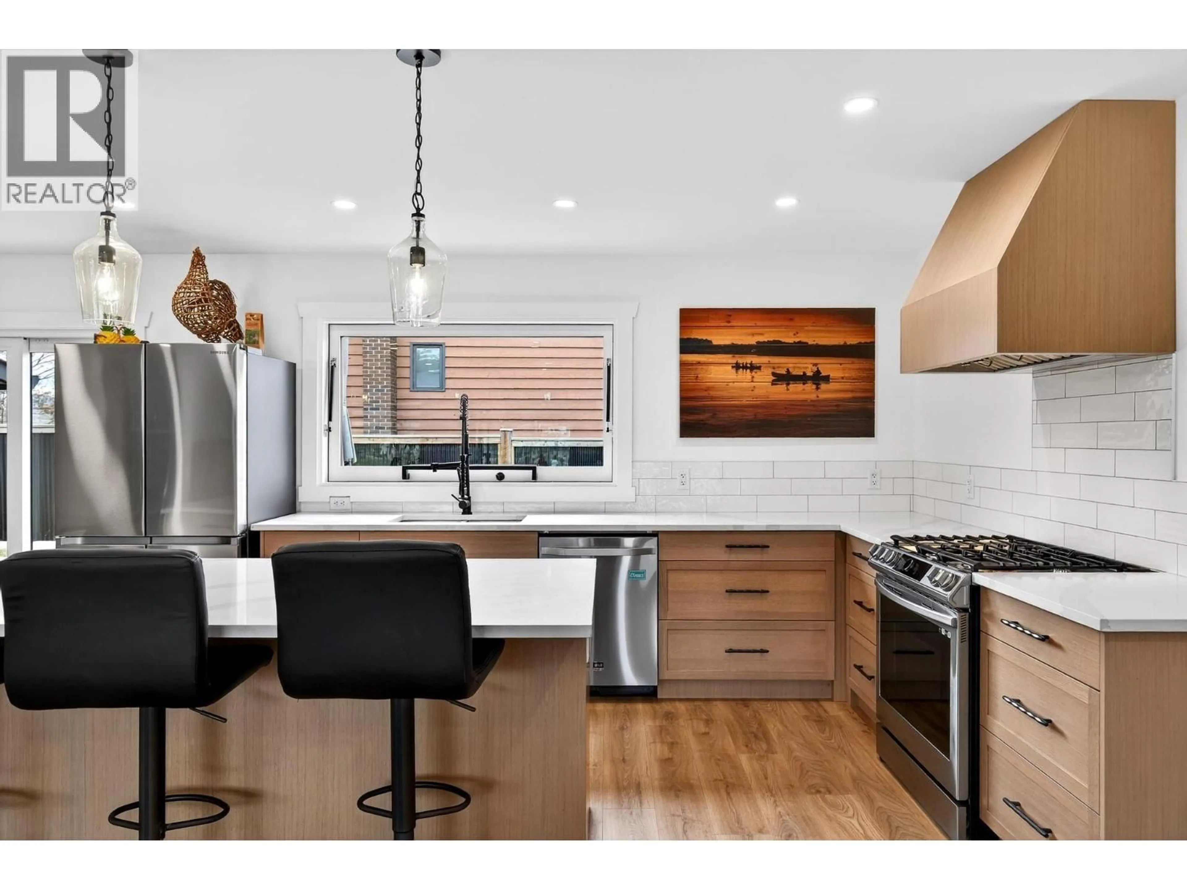 Contemporary kitchen, unknown for 3150 WOODSTOCK DRIVE, West Kelowna British Columbia V4T1S8