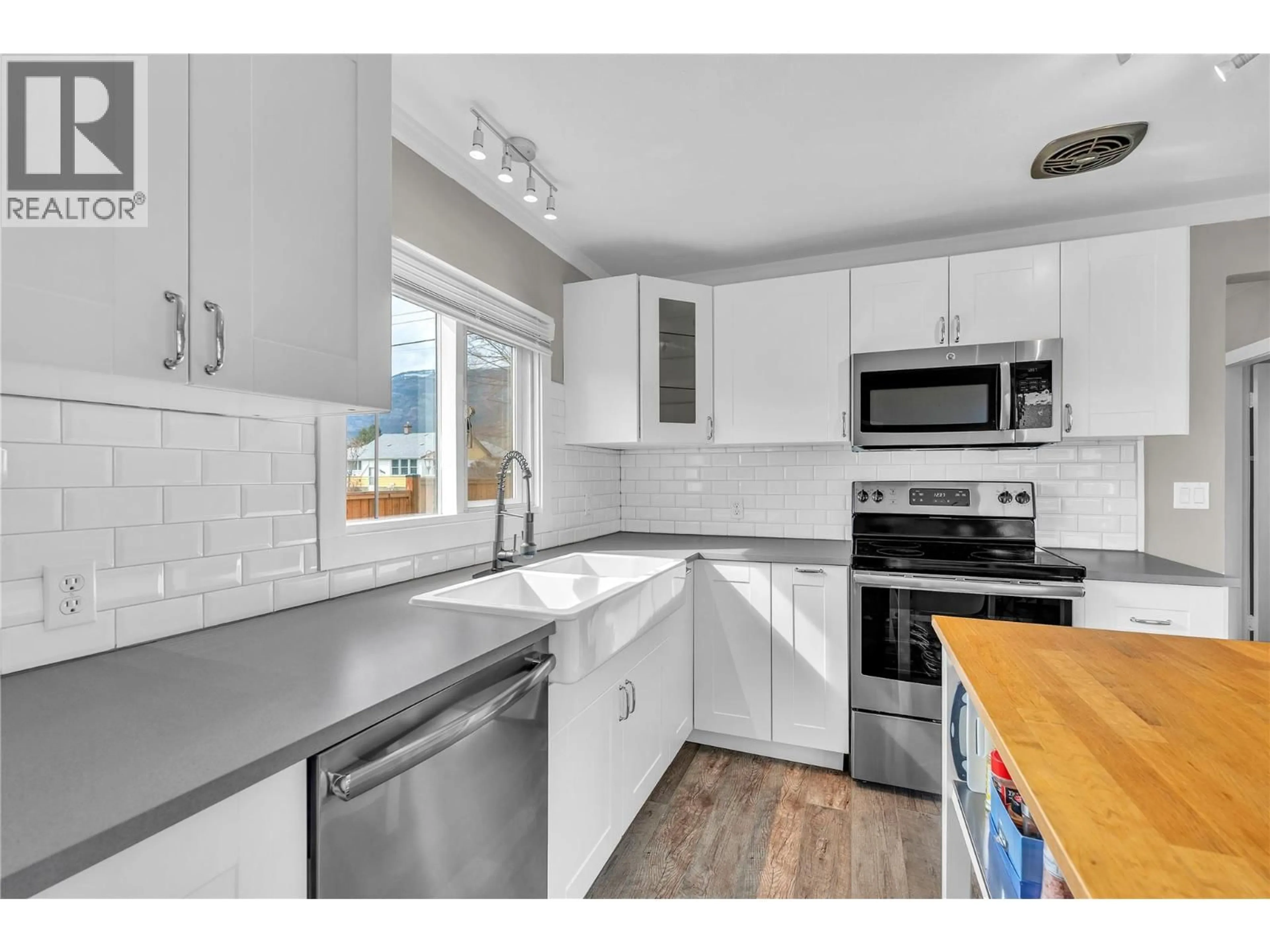Open concept kitchen, unknown for 5899 OKANAGAN STREET, Oliver British Columbia V0H1T0