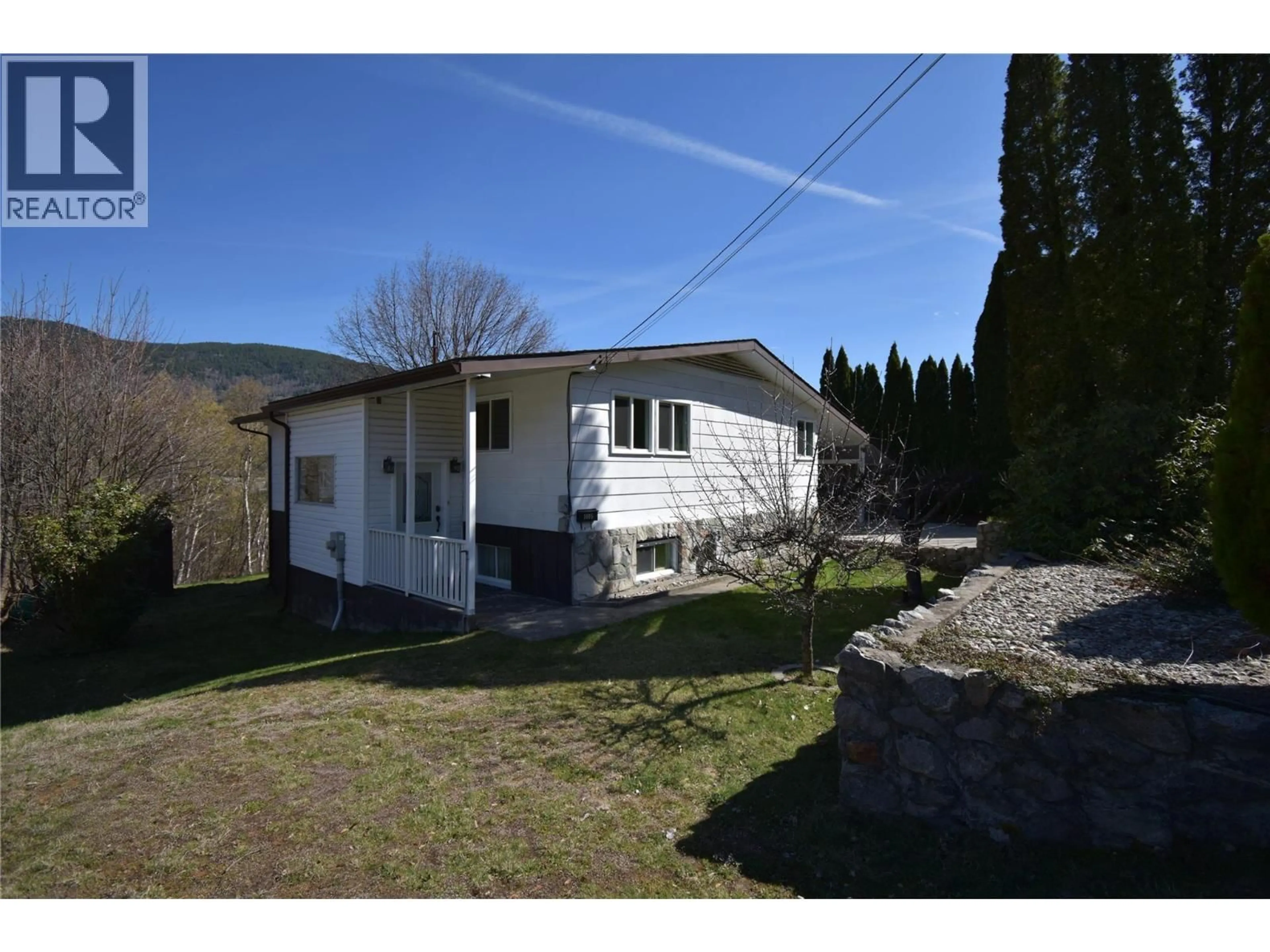 A pic from outside/outdoor area/front of a property/back of a property/a pic from drone, mountain view for 3605 9TH AVENUE, Castlegar British Columbia V1N2Z6