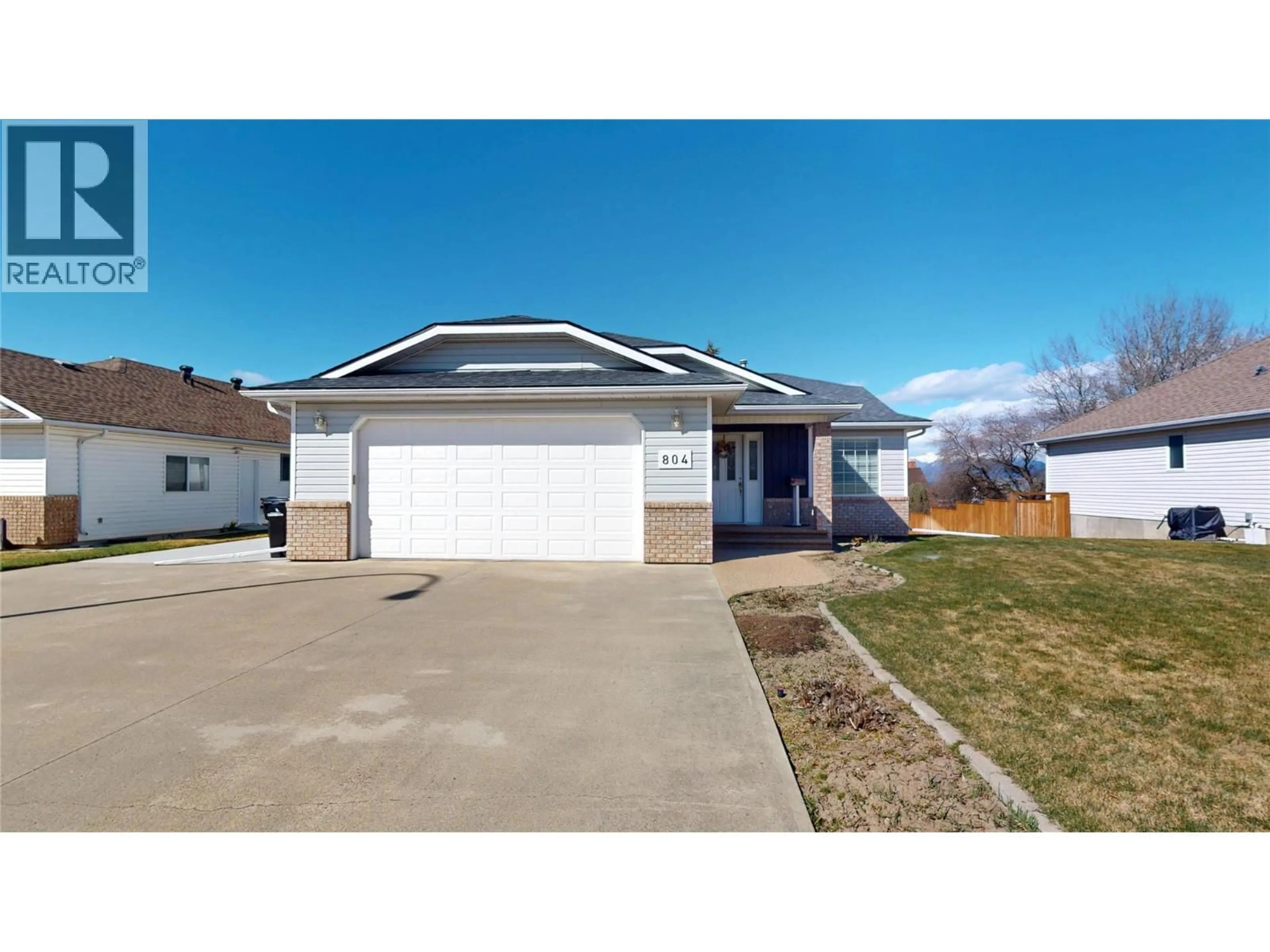 Home with vinyl exterior material, street for 804 16TH STREET SOUTH, Cranbrook British Columbia V1C5N9