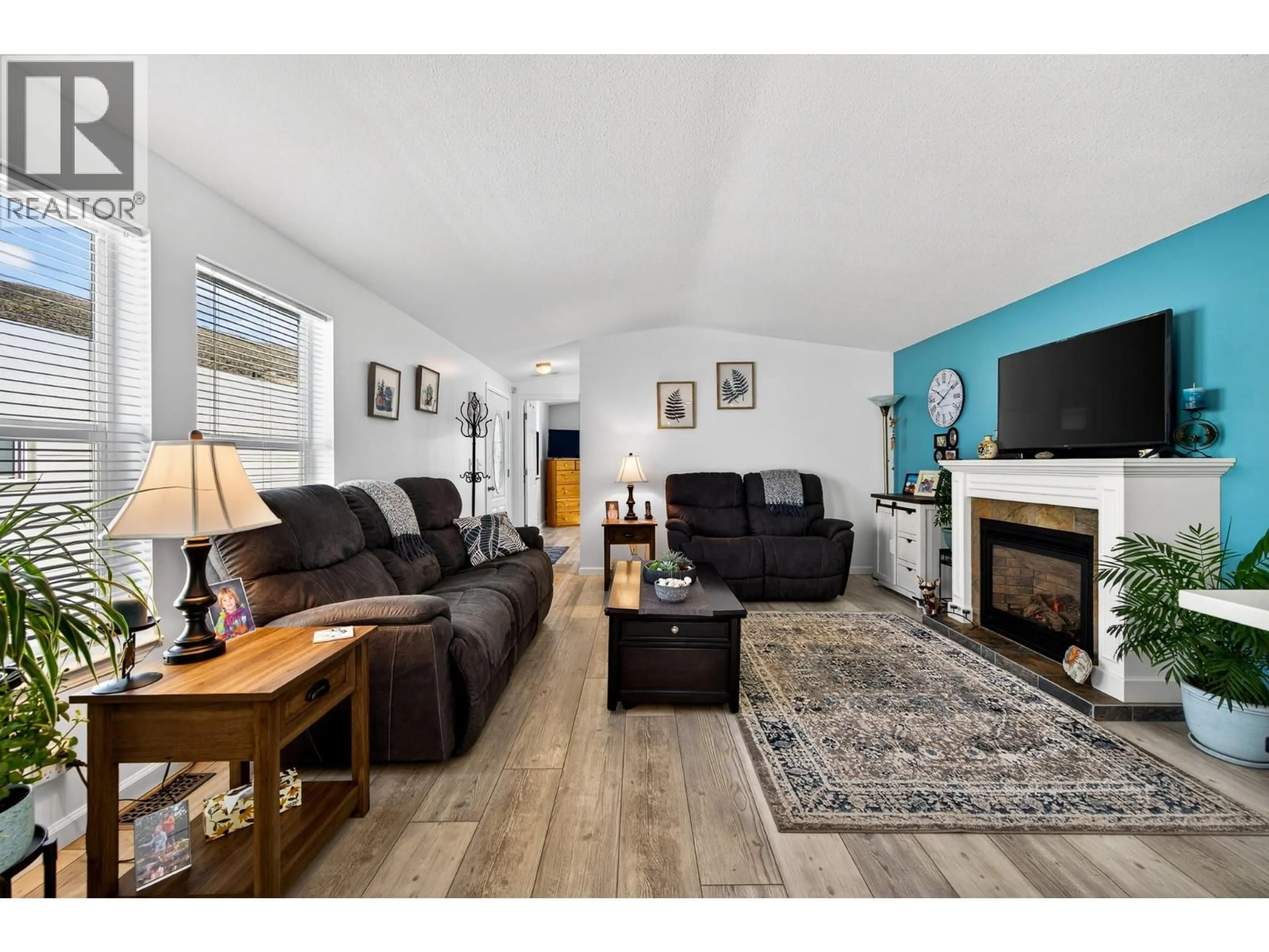 Living room with furniture, wood/laminate floor for 15 - 1781 ORD ROAD, Kamloops British Columbia V2B0E8