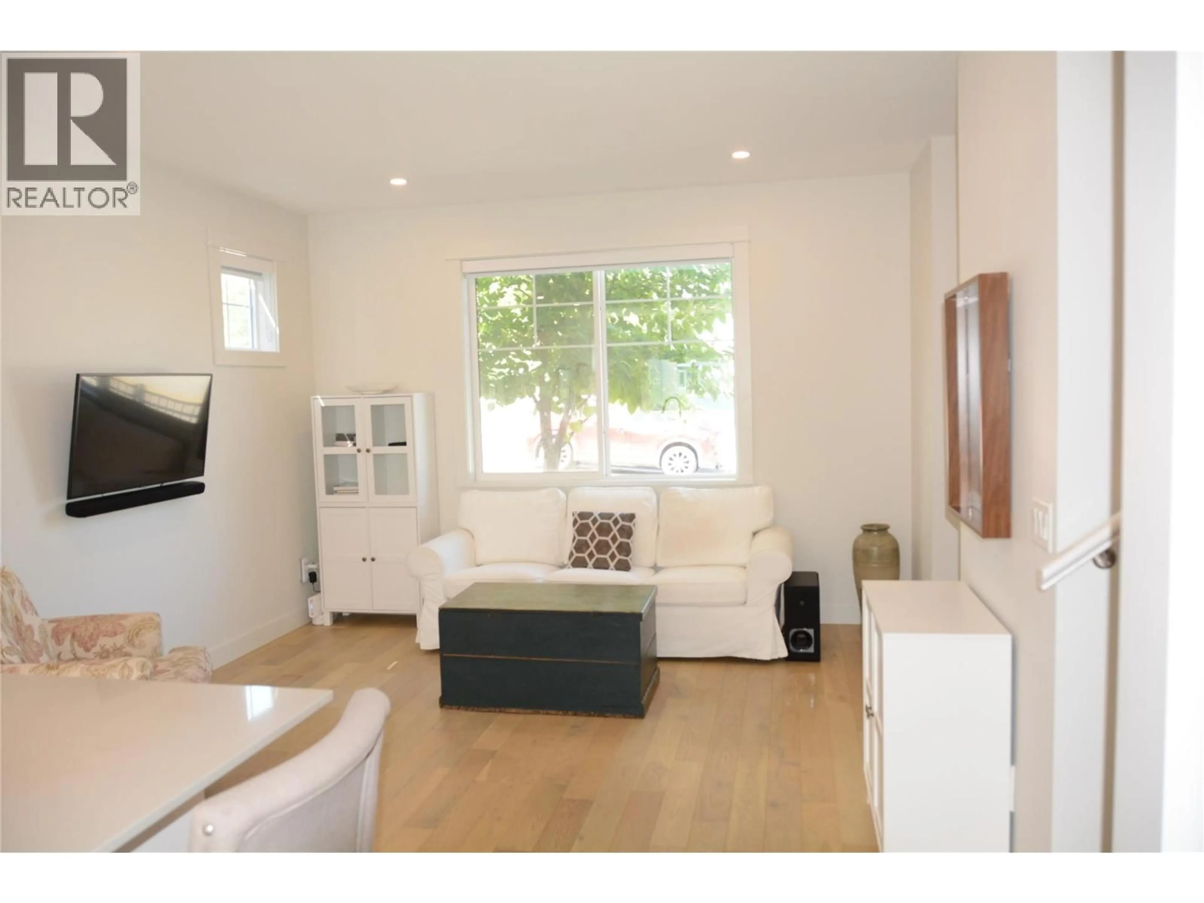 Living room with furniture, wood/laminate floor for 104 - 1393 9TH AVENUE, Kamloops British Columbia V2C0H8