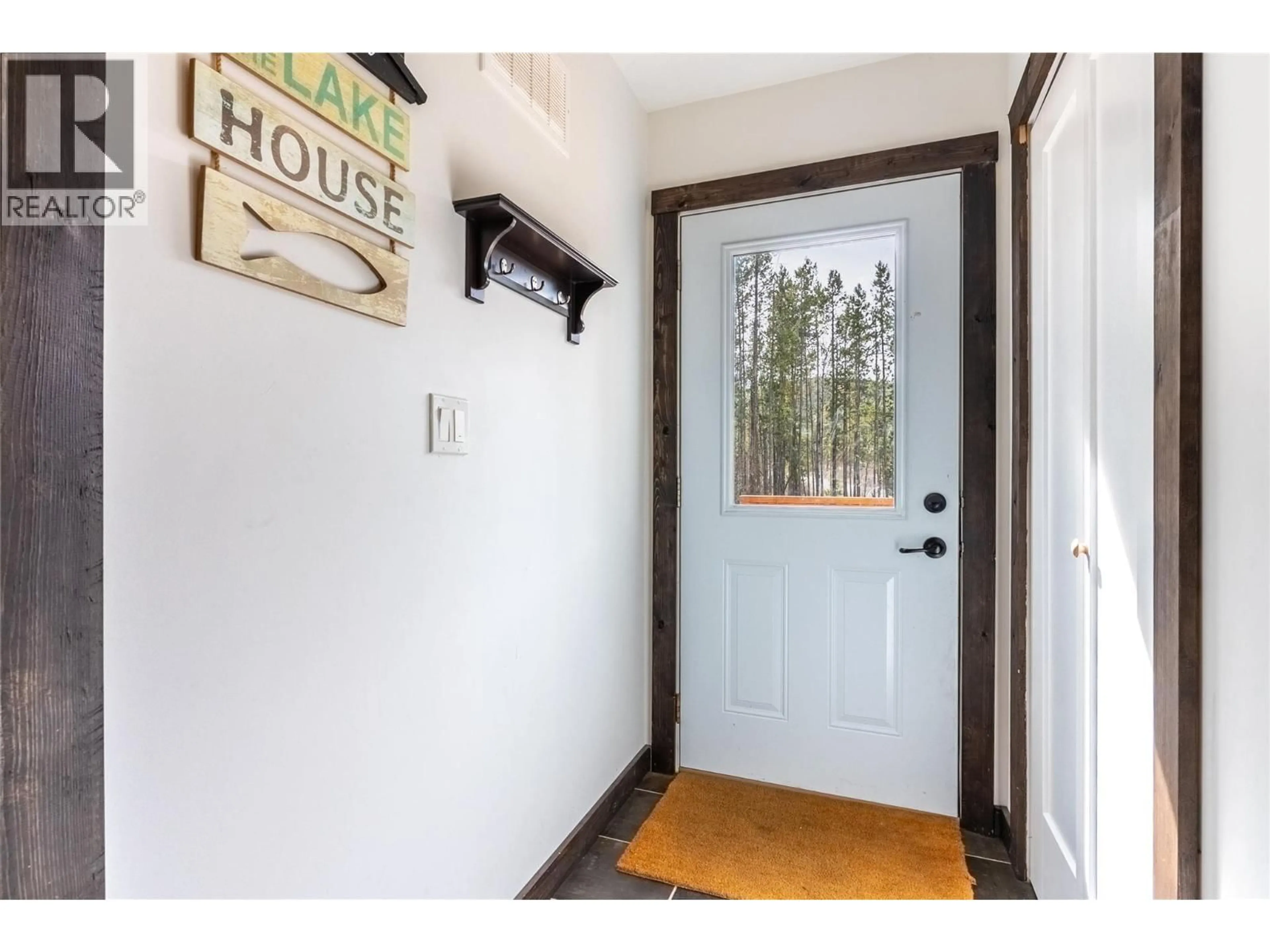 Indoor entryway for 3888 LOOKOUT DRIVE, Kamloops British Columbia V1S1Y8