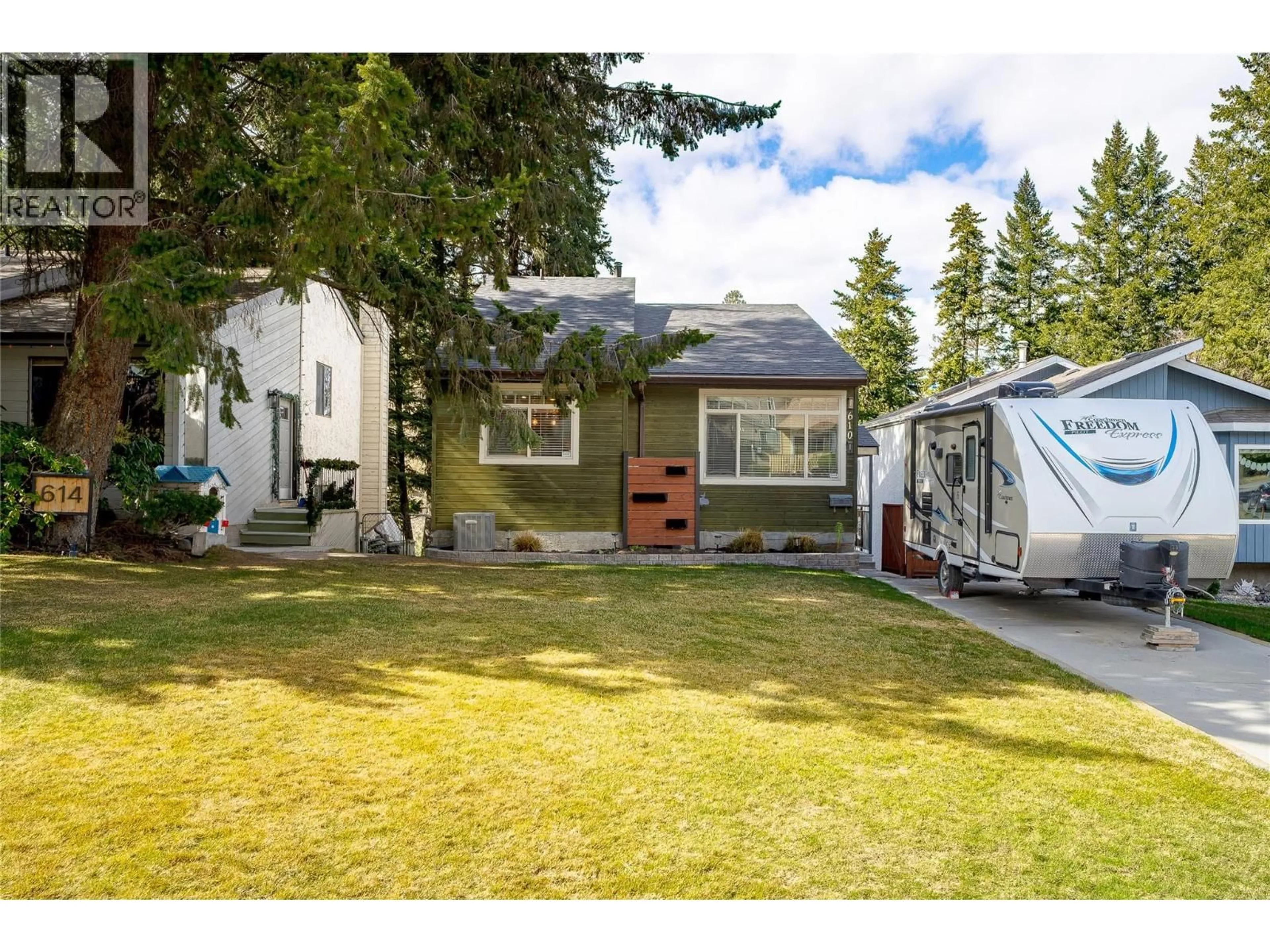 A pic from outside/outdoor area/front of a property/back of a property/a pic from drone, unknown for 610 GLENEAGLES DRIVE, Kamloops British Columbia V2E1Z1