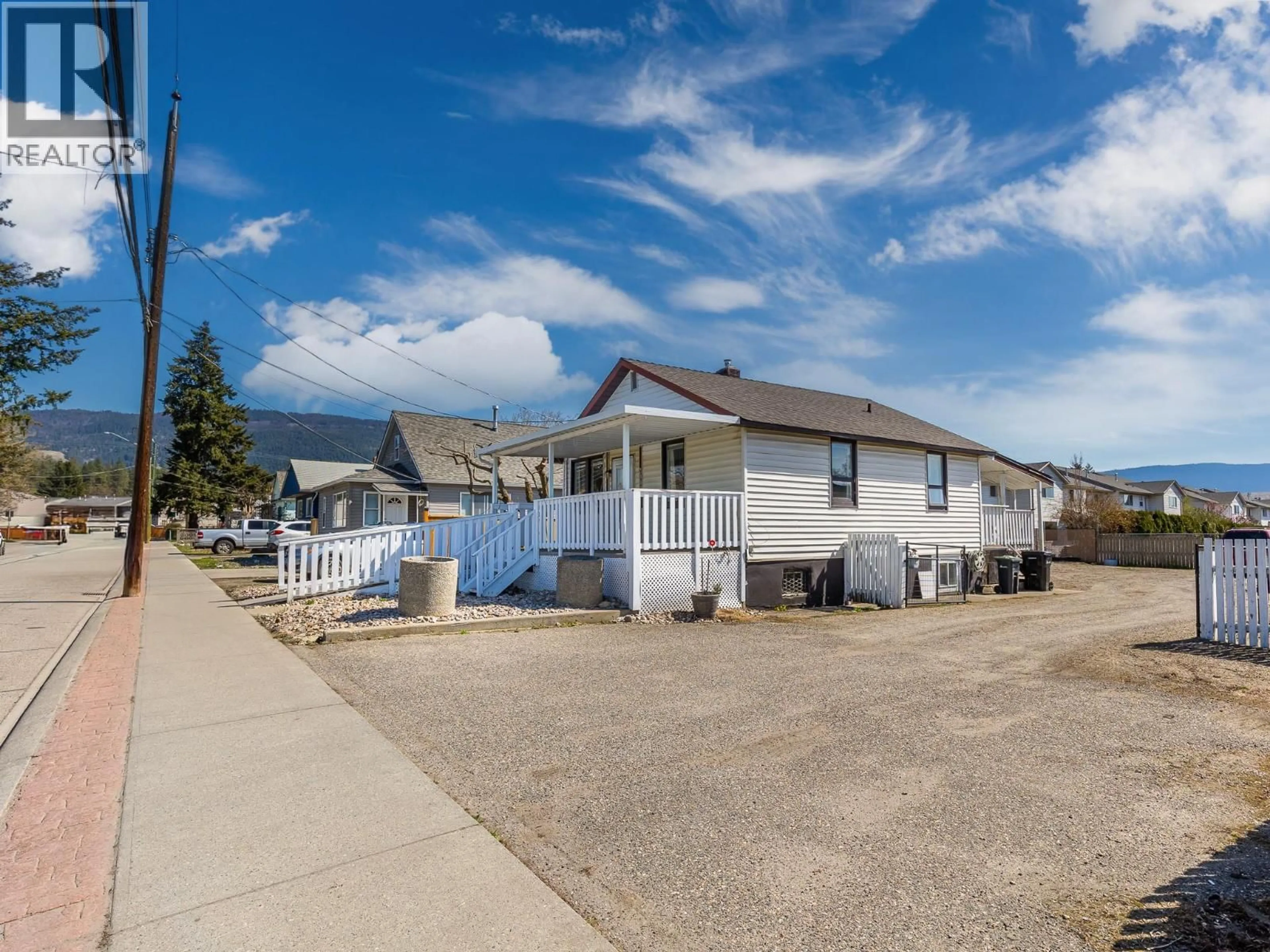 Home with vinyl exterior material, mountain view for 2008 45 AVENUE, Vernon British Columbia V1T5P2