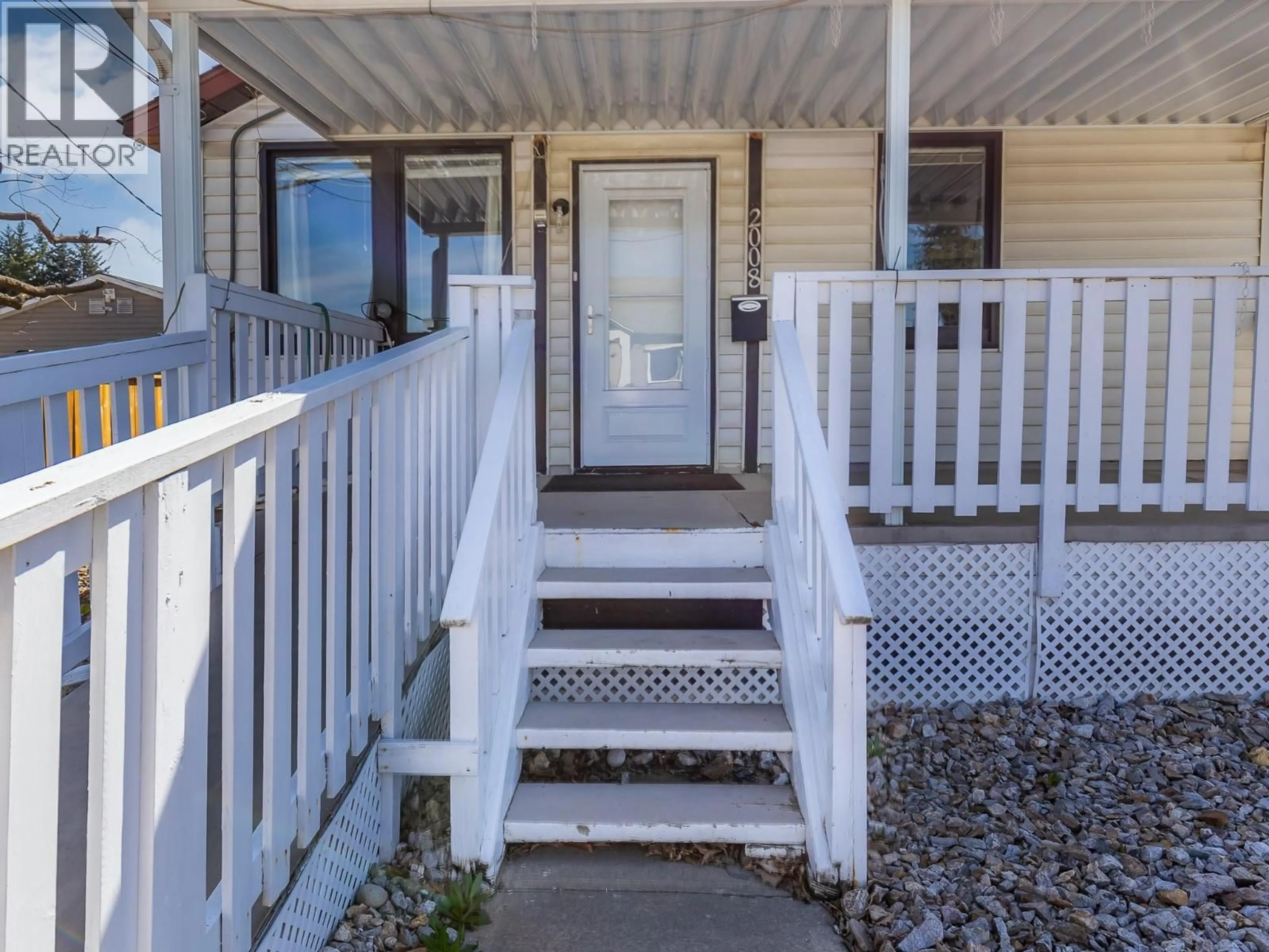 Home with vinyl exterior material, street for 2008 45 AVENUE, Vernon British Columbia V1T5P2