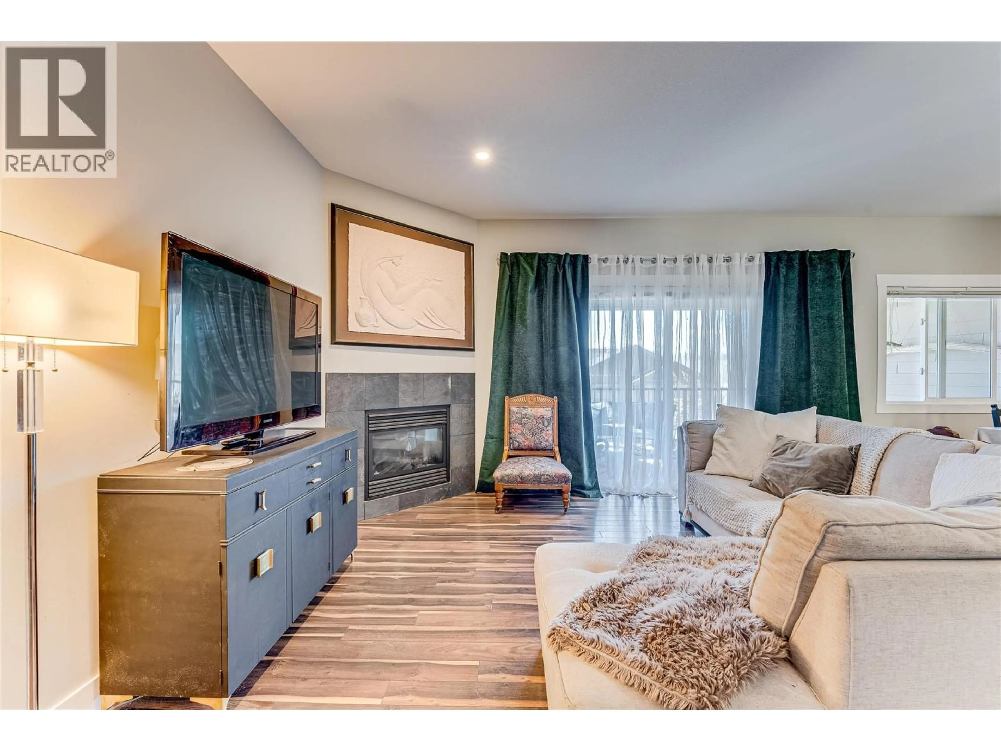 Living room with furniture, wood/laminate floor for 4 - 995 MT. IDA DRIVE, Vernon British Columbia V1B4C3