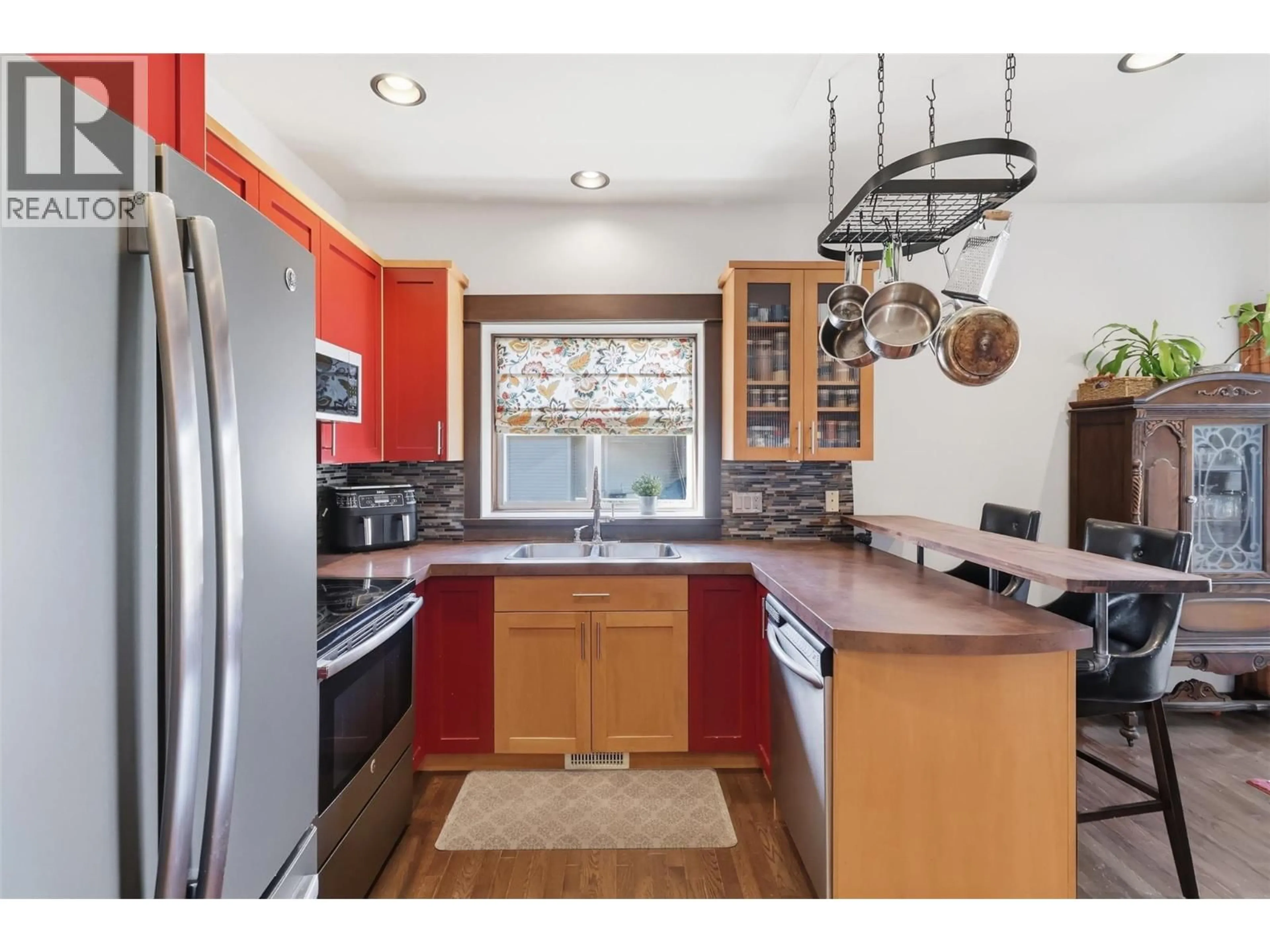 Standard kitchen, unknown for 709 BRAMBLE COURT, Kamloops British Columbia V1S1Z5