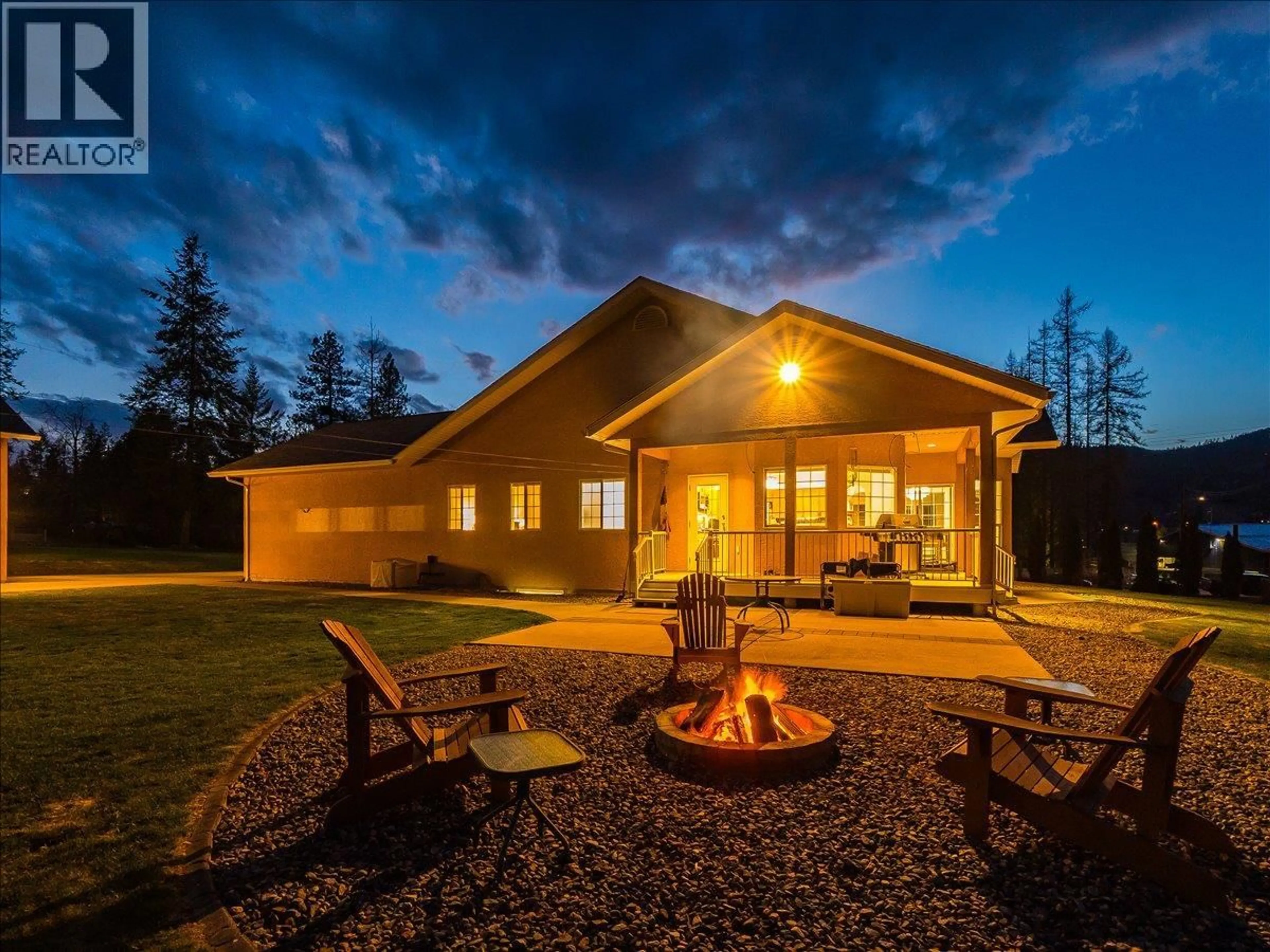 Patio, mountain view for 1750 GREEN ROAD, Fruitvale British Columbia V0G1L1