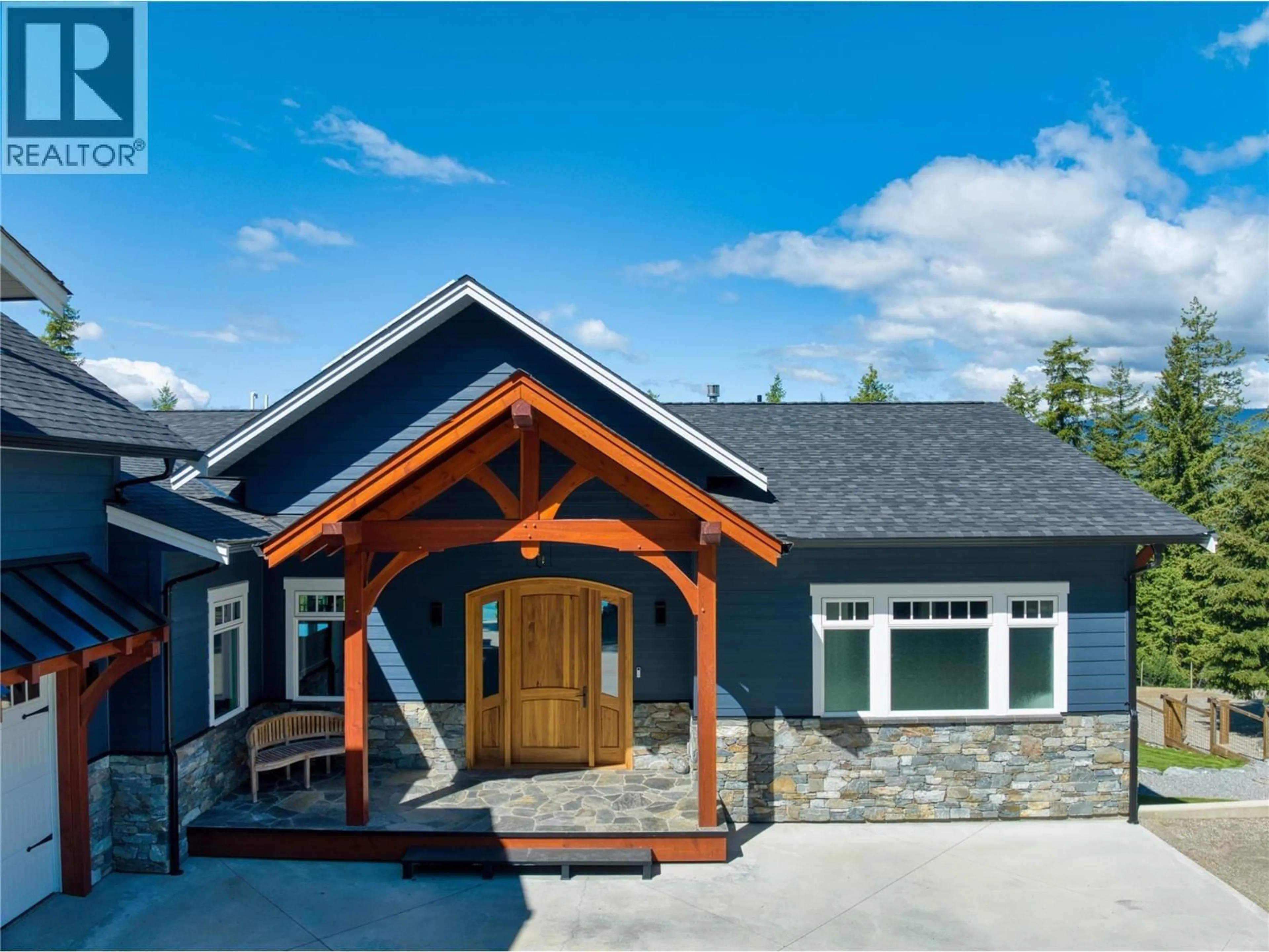 Home with vinyl exterior material, unknown for 3401 RONCASTLE ROAD, Blind Bay British Columbia V0E1H1