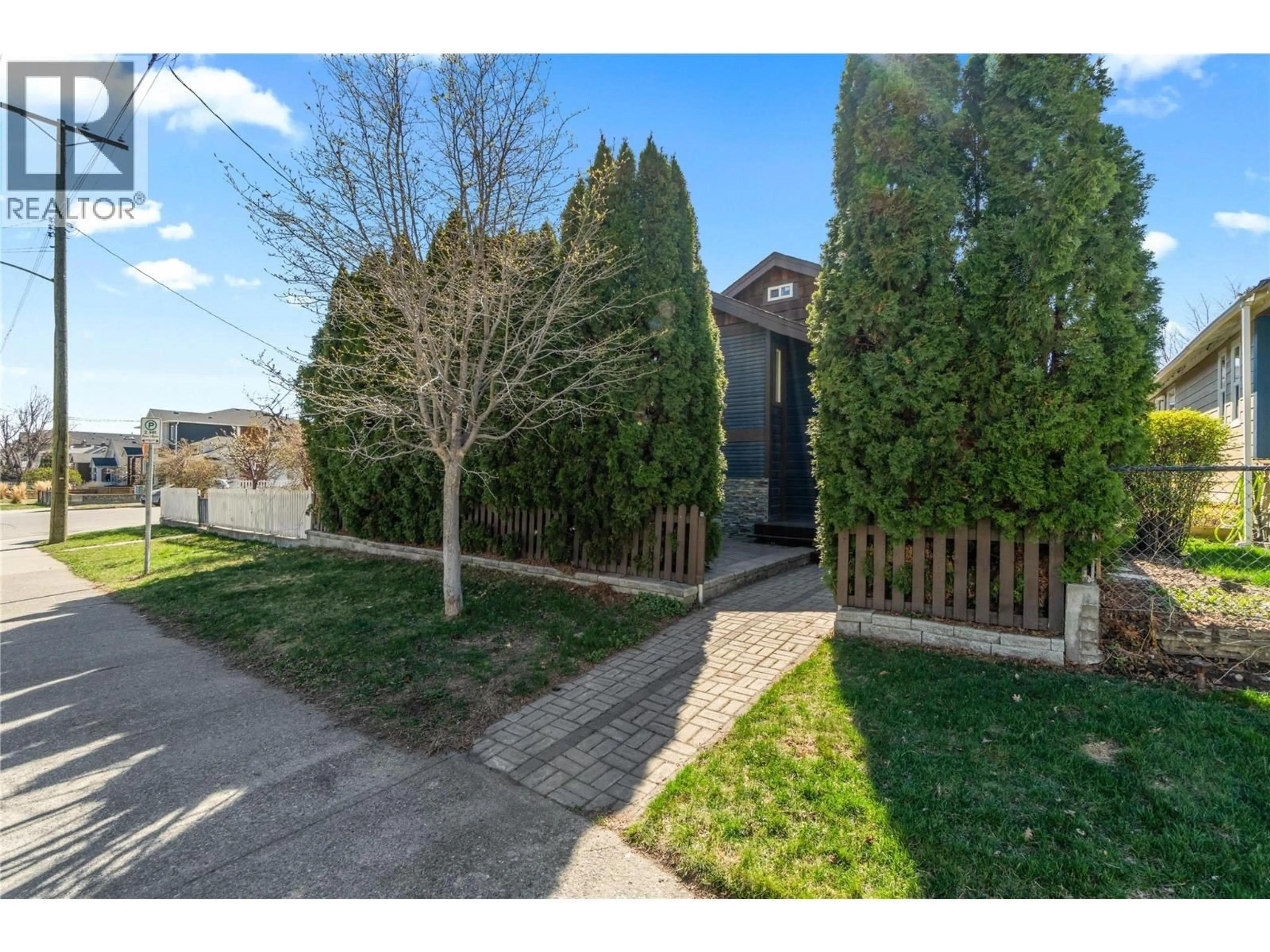 A pic from outside/outdoor area/front of a property/back of a property/a pic from drone, street for 795 NICOLA STREET, Kamloops British Columbia V2C2R5