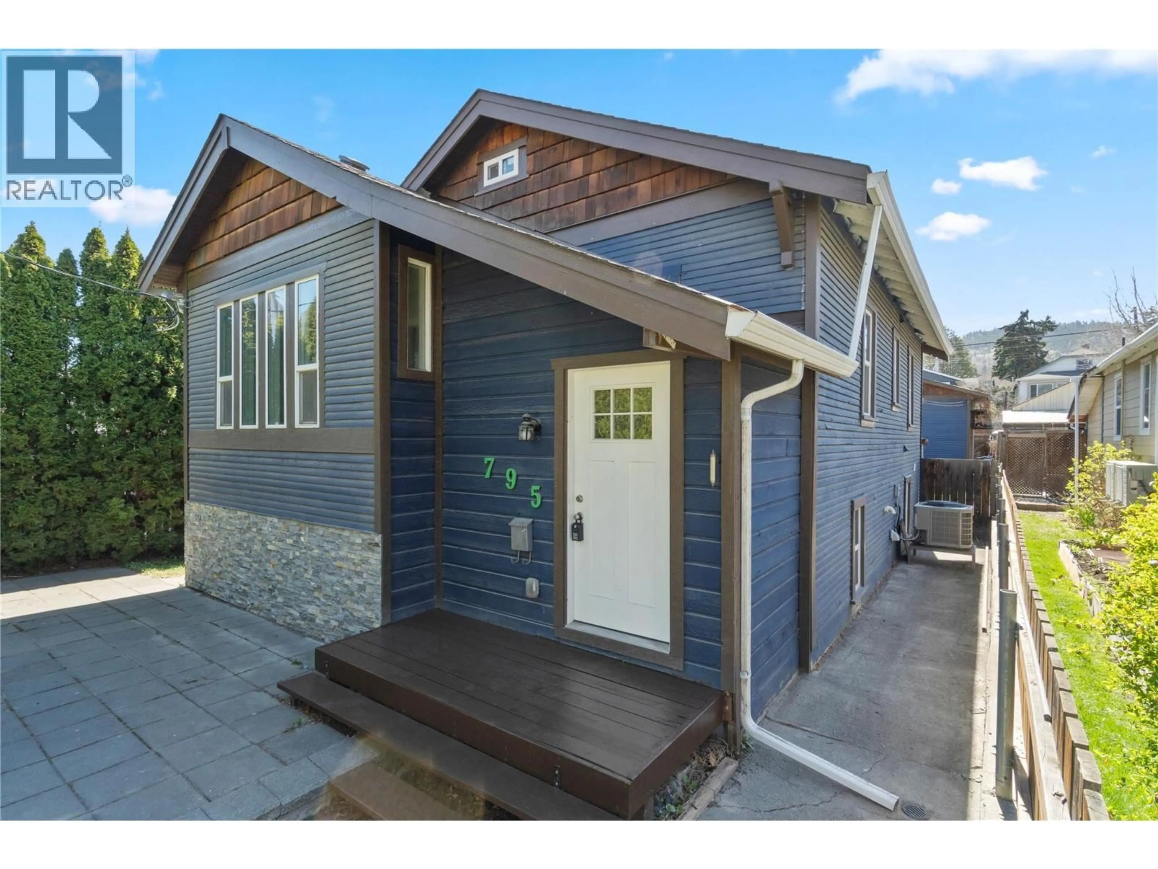 Home with vinyl exterior material, street for 795 NICOLA STREET, Kamloops British Columbia V2C2R5