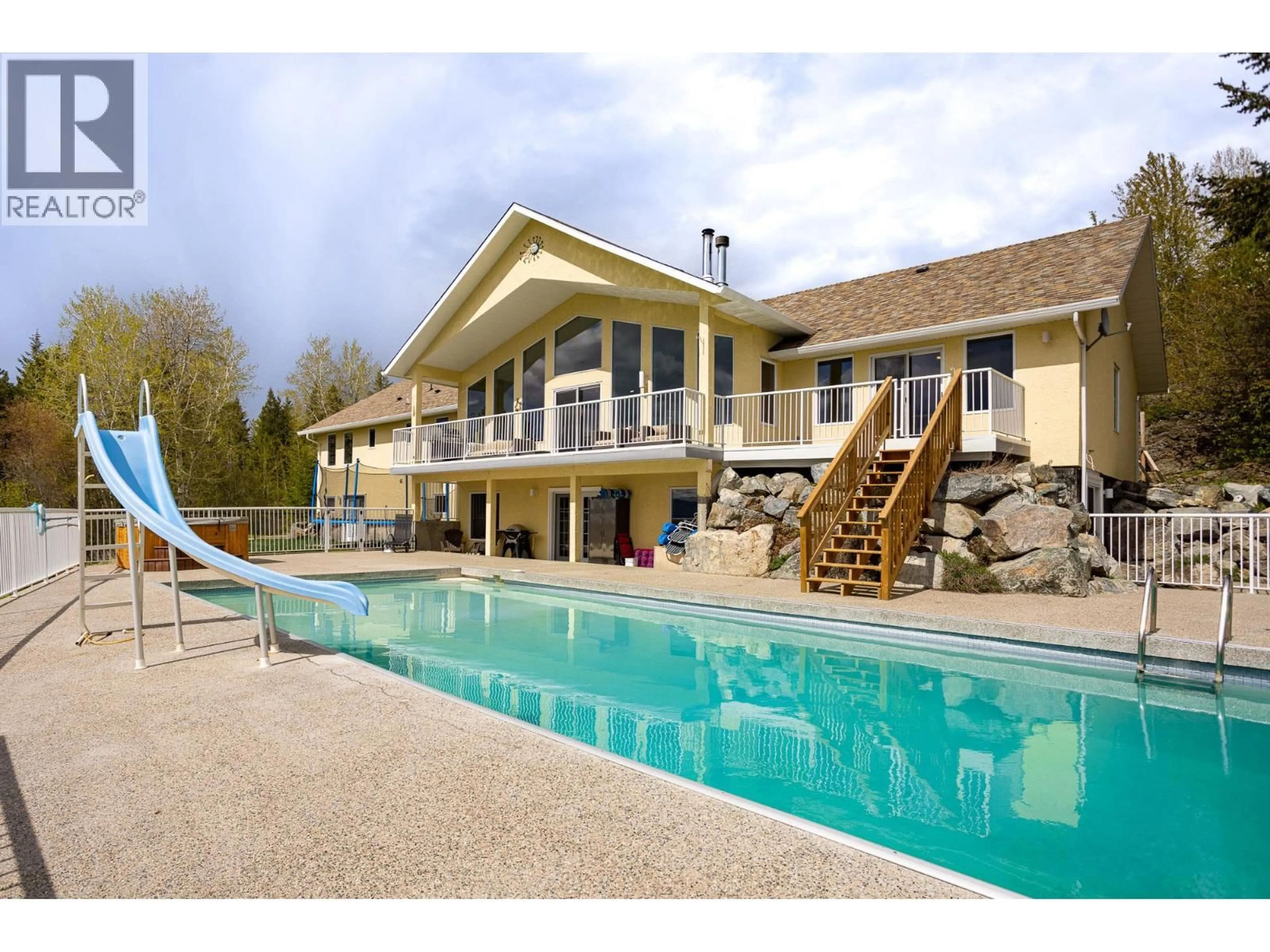 Pool for 6720 LANGLEY COURT, Kelowna British Columbia V1P1A4