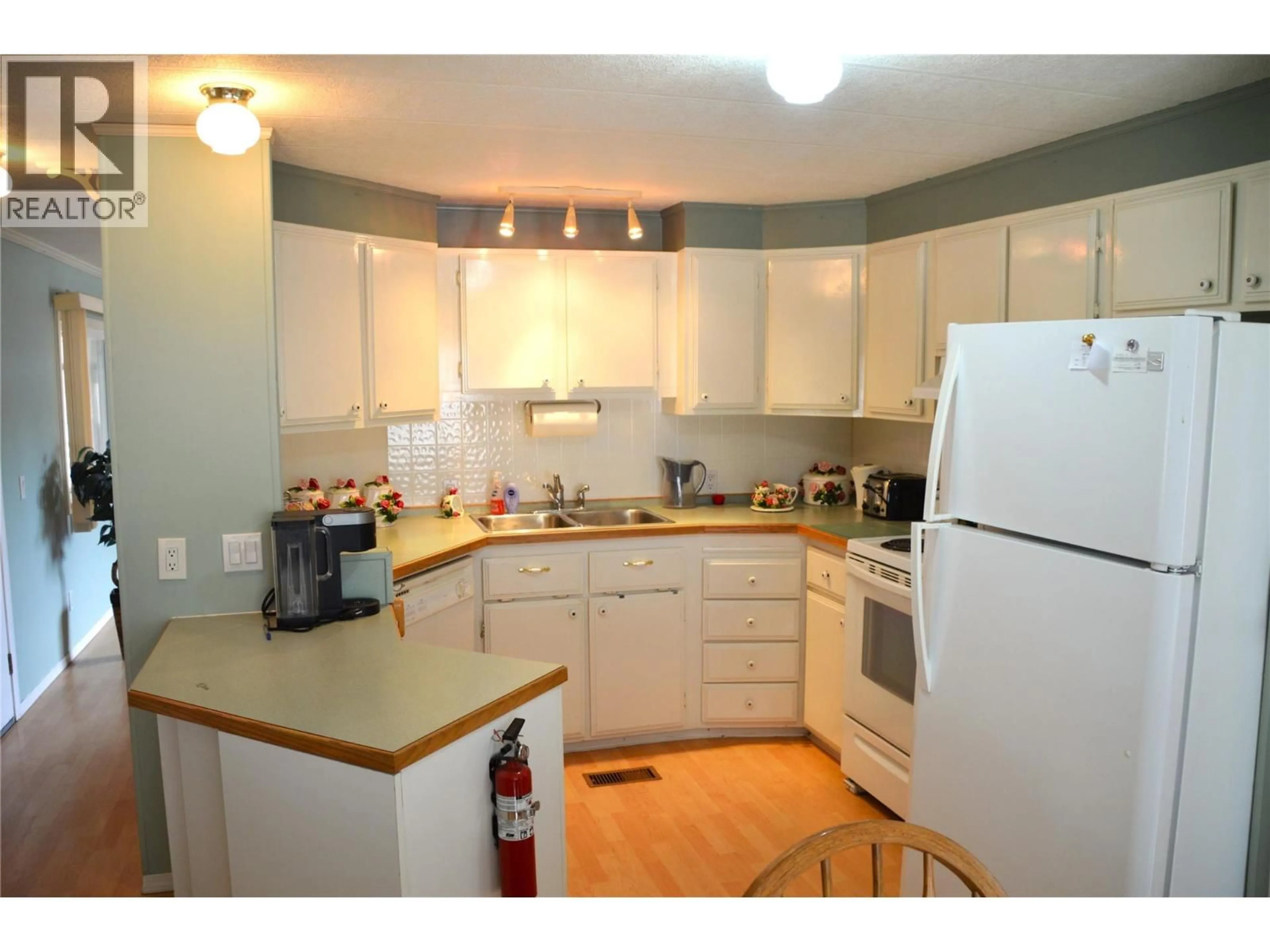 Standard kitchen, wood/laminate floor for 13-566 COBURN STREET, Chase British Columbia V0E1M0