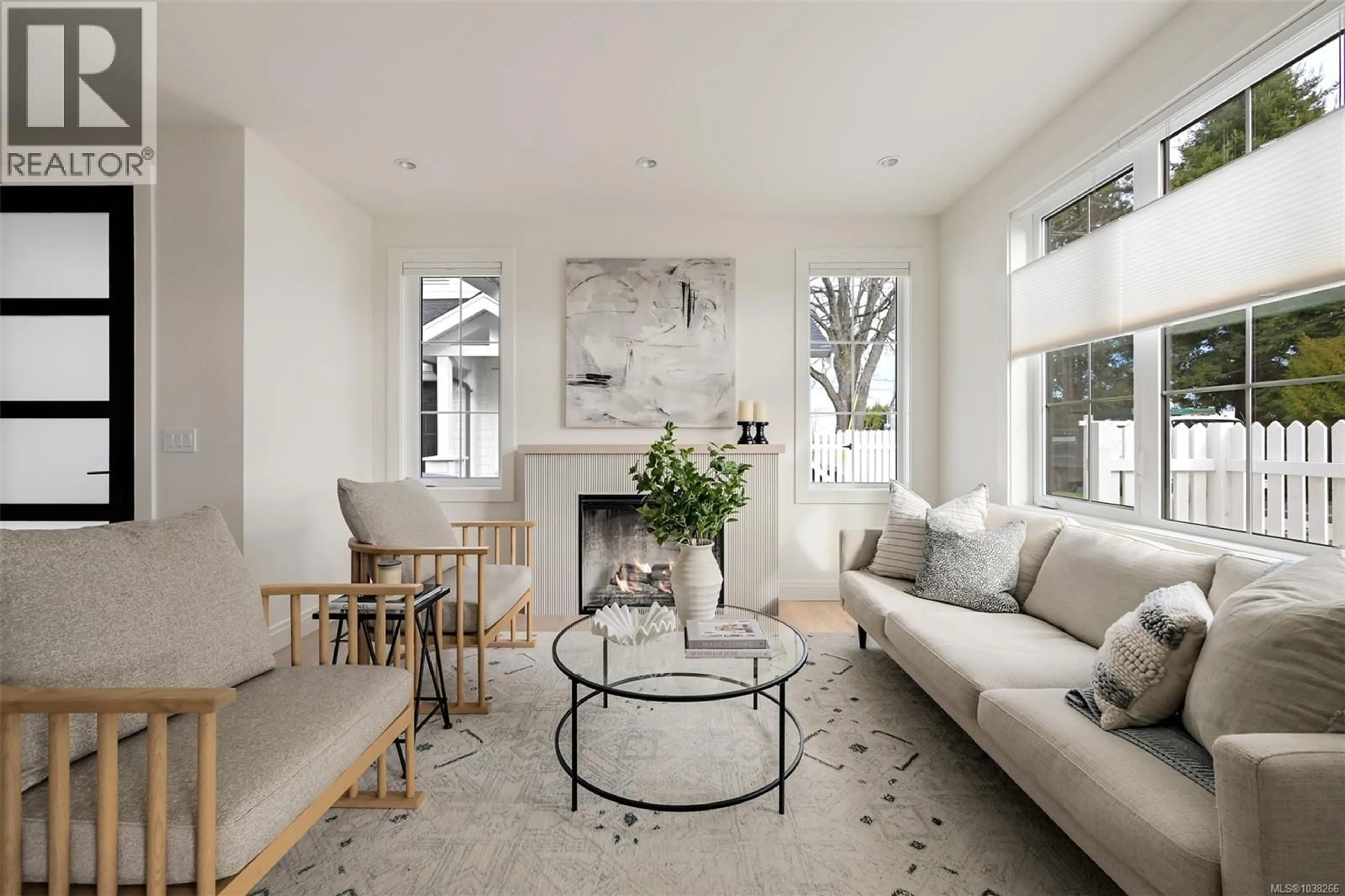 Living room with furniture, unknown for 1 - 5032 WESLEY ROAD, Saanich British Columbia V8Y1Z4