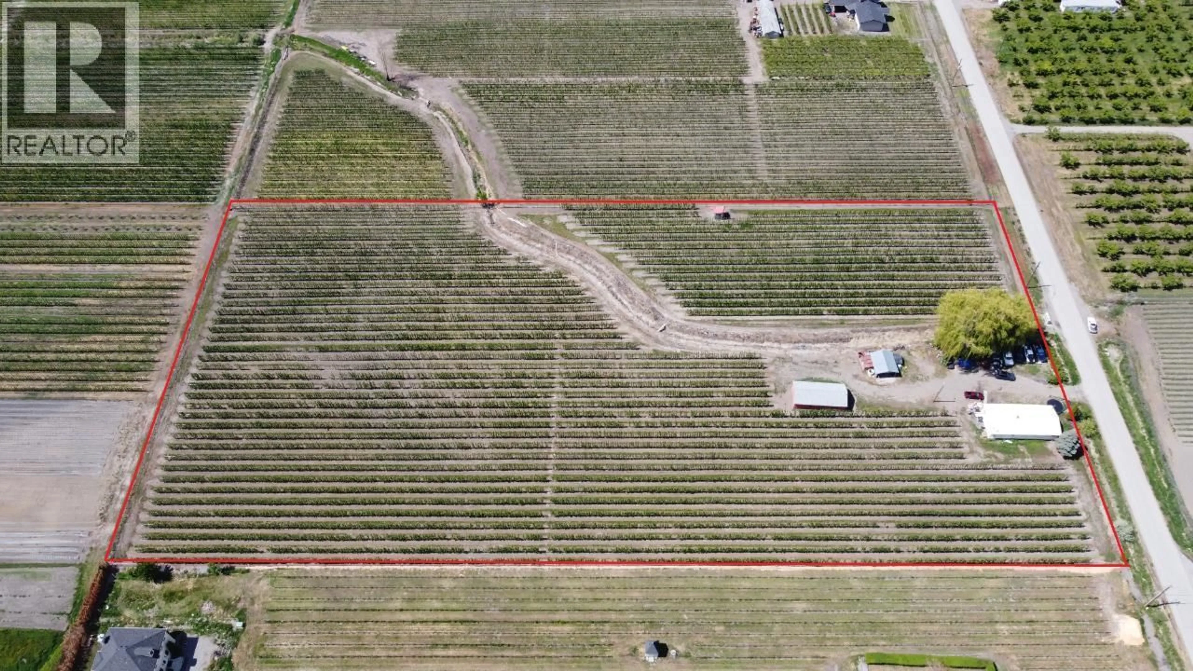 A pic from outside/outdoor area/front of a property/back of a property/a pic from drone, street for 696 LOWE DRIVE, Cawston British Columbia V0X1C2