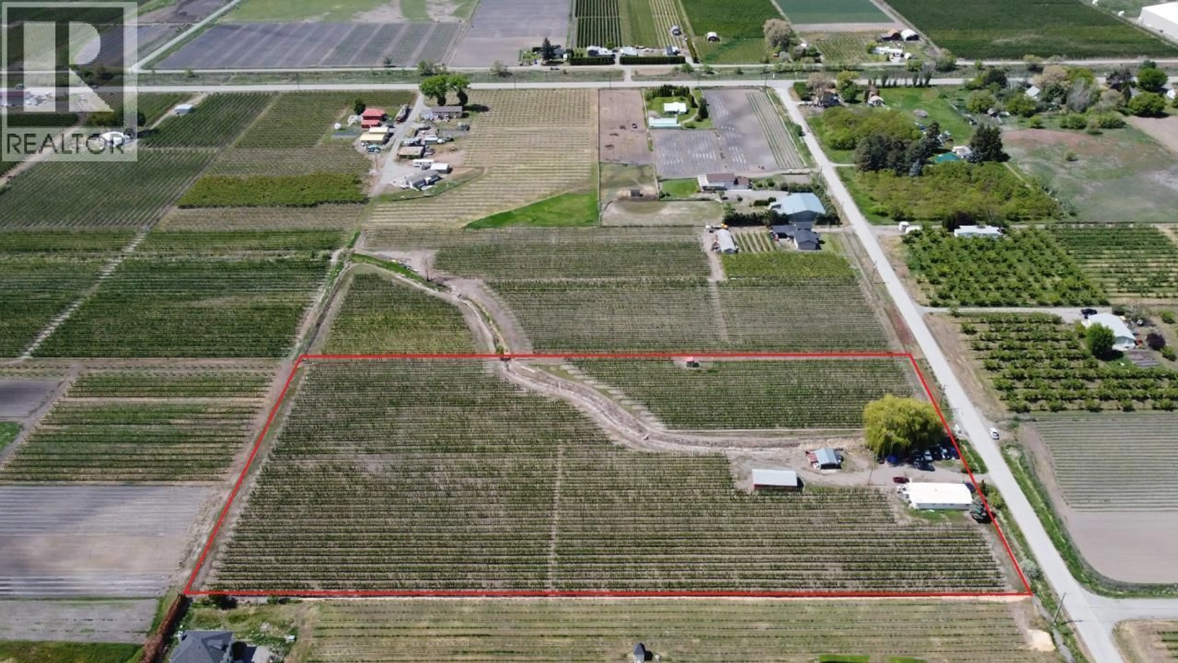 A pic from outside/outdoor area/front of a property/back of a property/a pic from drone, building for 696 LOWE DRIVE, Cawston British Columbia V0X1C2