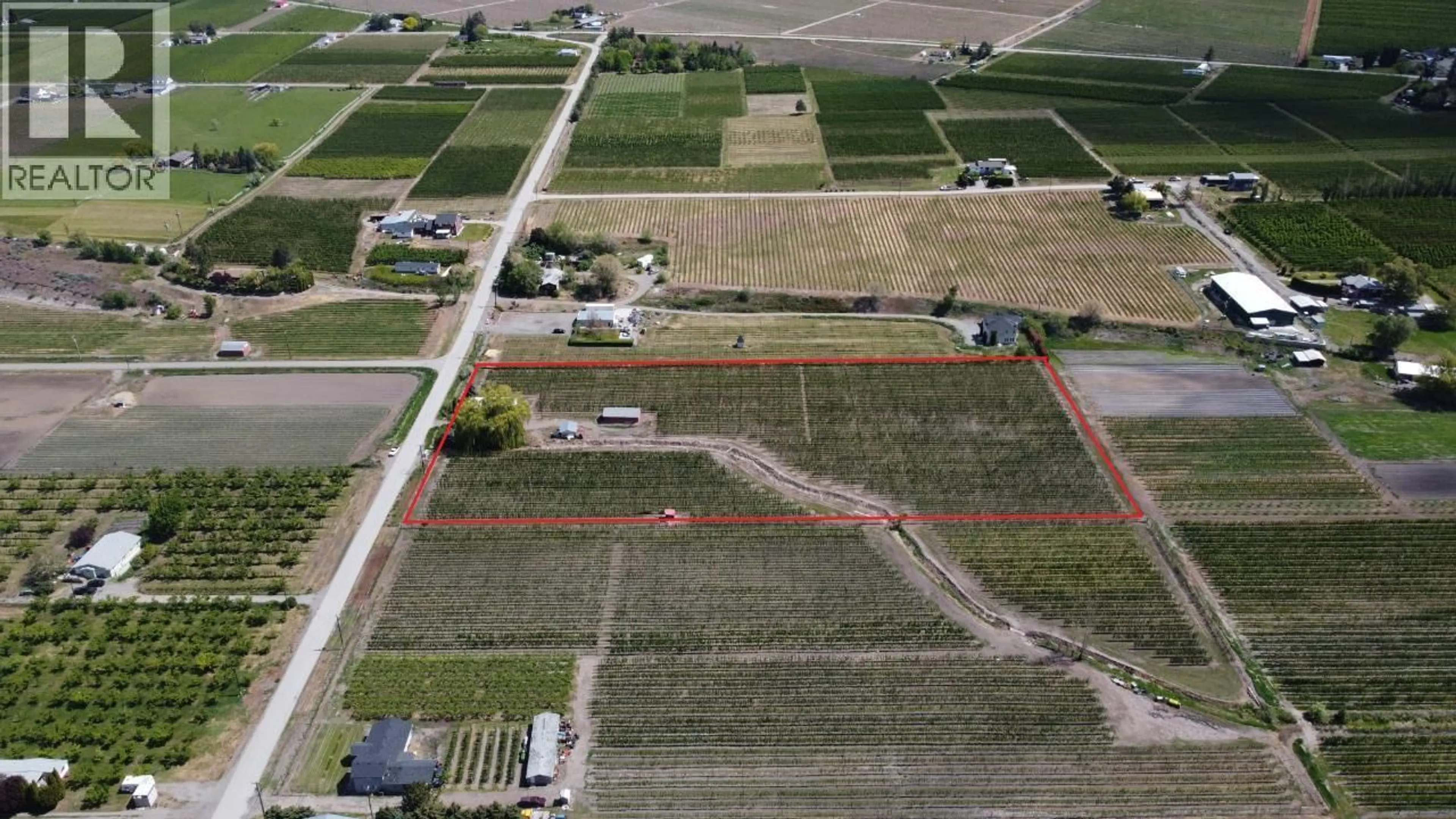 A pic from outside/outdoor area/front of a property/back of a property/a pic from drone, street for 696 LOWE DRIVE, Cawston British Columbia V0X1C2