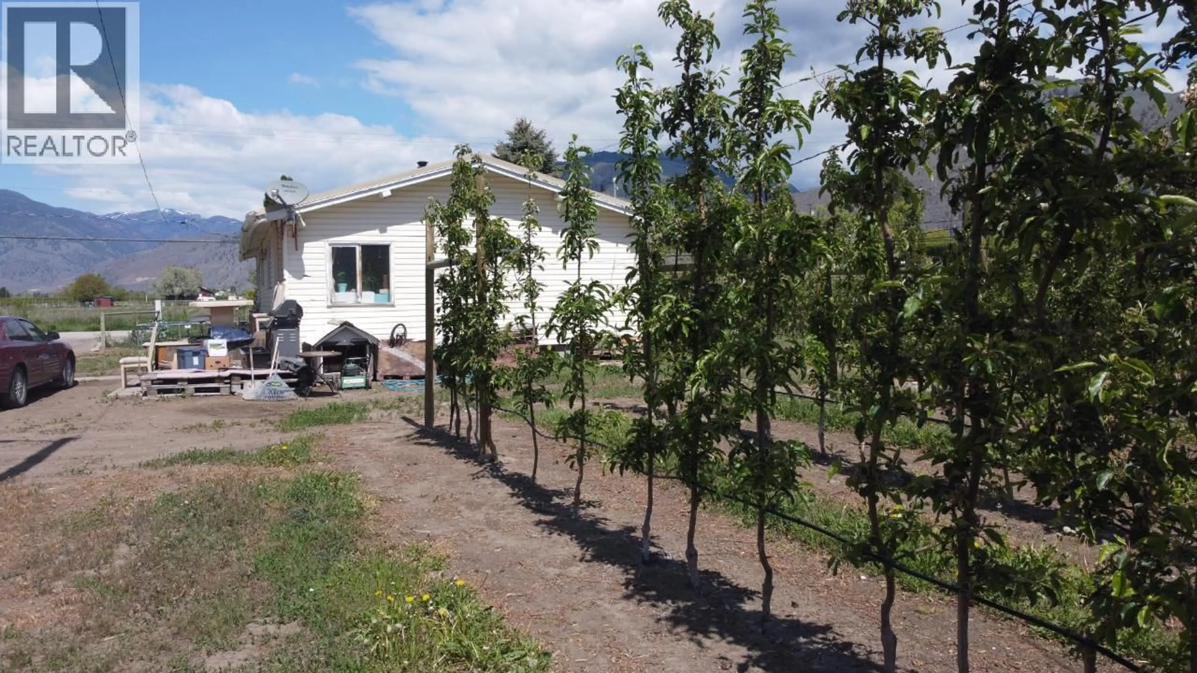 A pic from outside/outdoor area/front of a property/back of a property/a pic from drone, street for 696 LOWE DRIVE, Cawston British Columbia V0X1C2